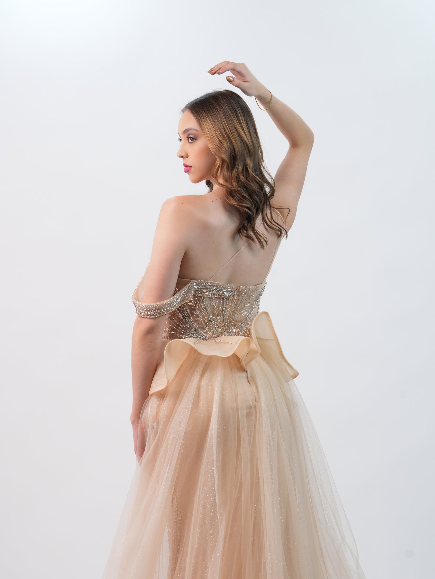 Vestido Champagne lentejuela olanes en cintura