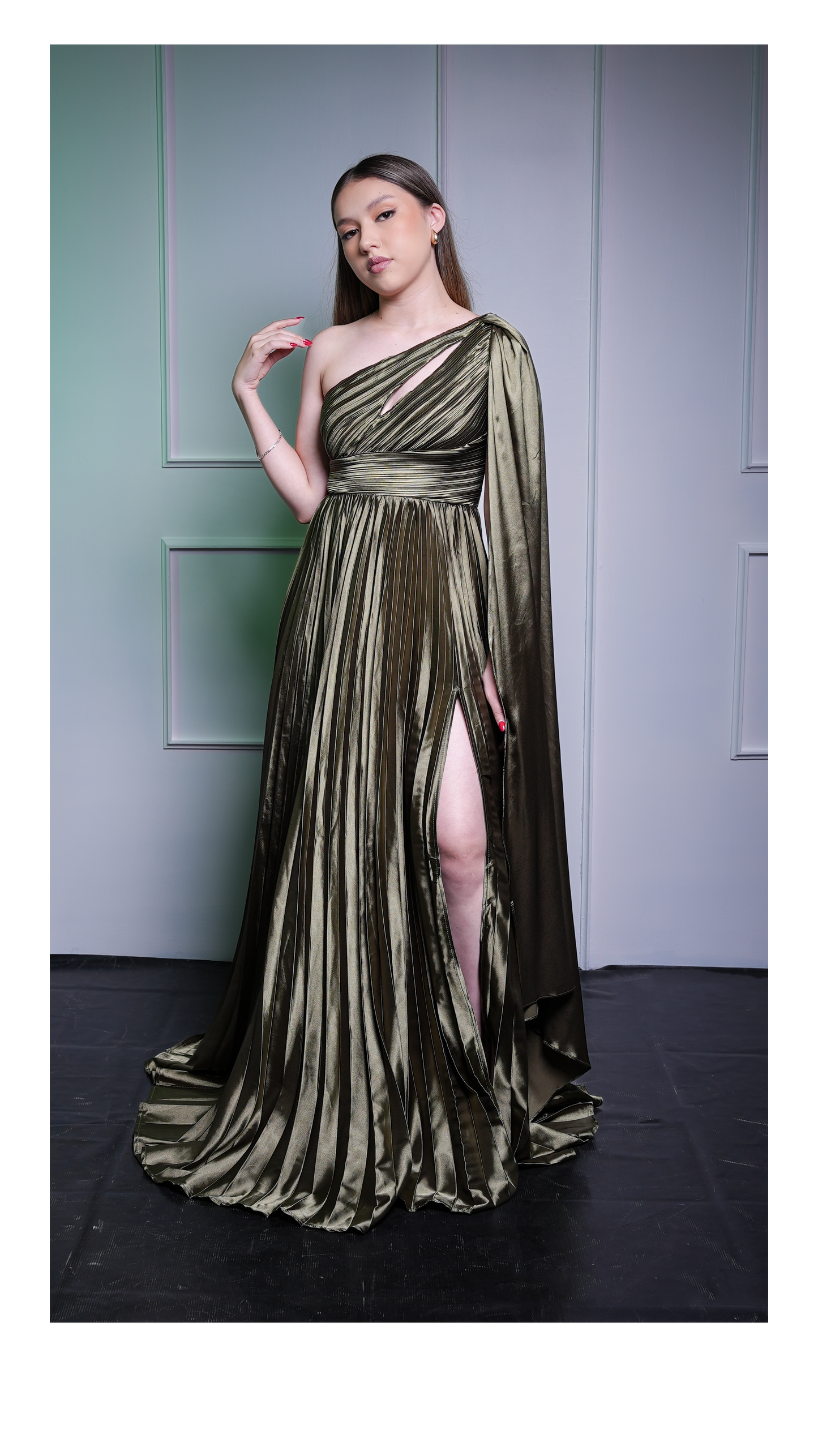 Vestido Asimetrico Con Estola Y Tablones