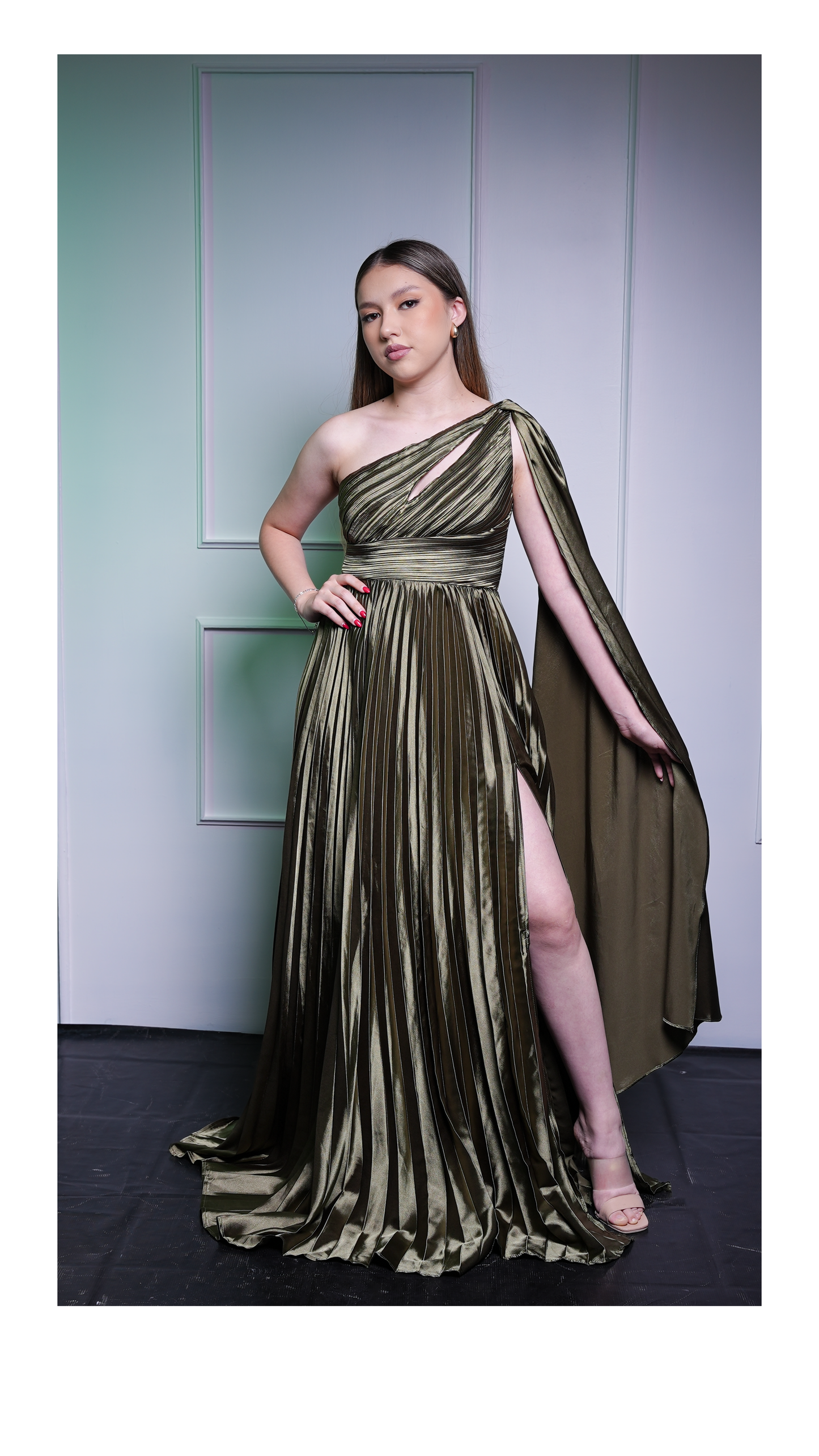 Vestido Asimetrico Con Estola Y Tablones