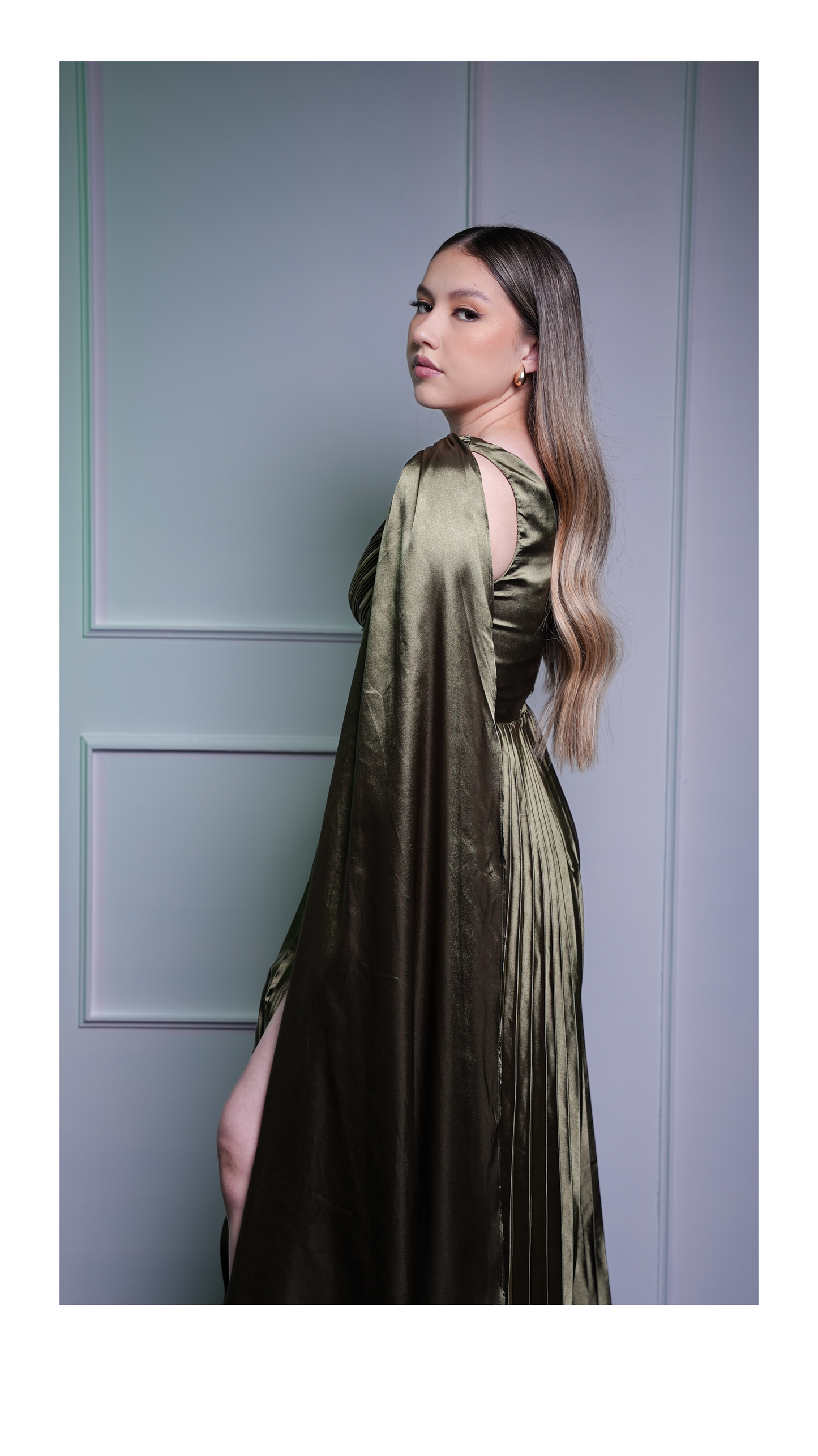 Vestido Asimetrico Con Estola Y Tablones