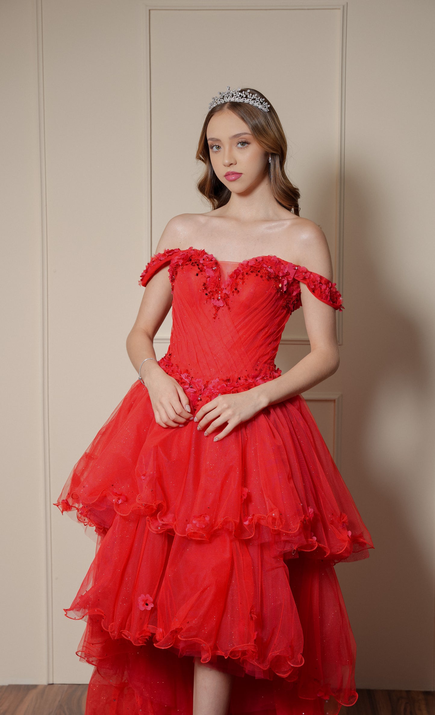 Vestido de XV Años Rojo con Flores y Manga Caída 2 en 1