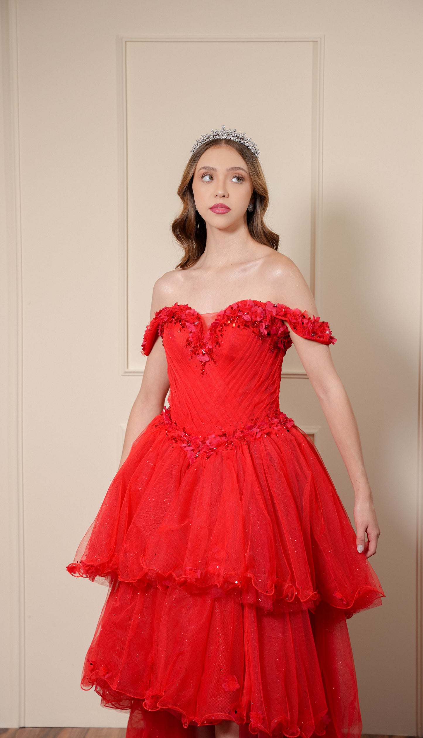 Vestido de XV Años Rojo con Flores y Manga Caída 2 en 1