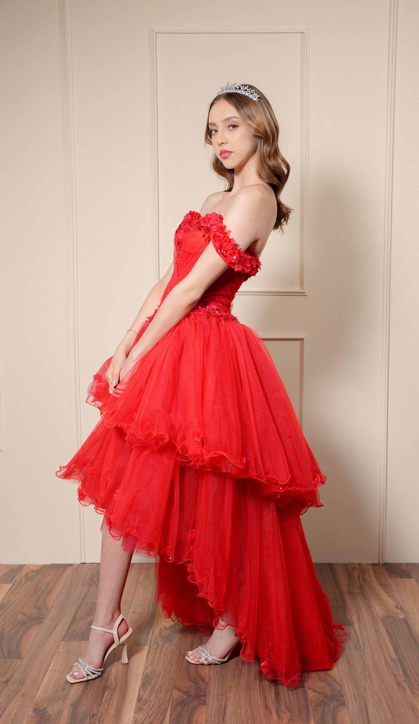 Vestido de XV Años Rojo con Flores y Manga Caída 2 en 1