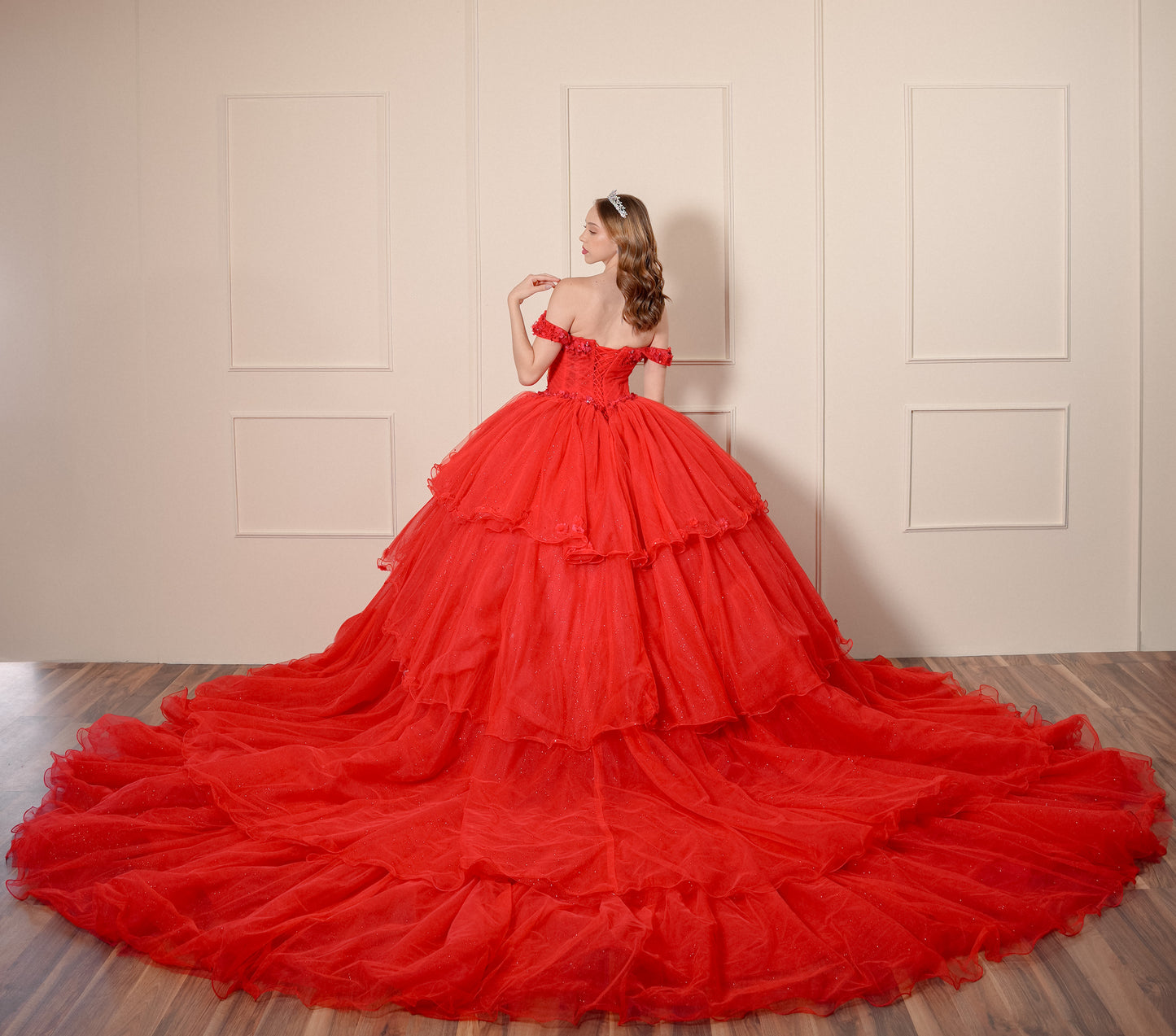Vestido de XV Años Rojo con Flores y Manga Caída 2 en 1