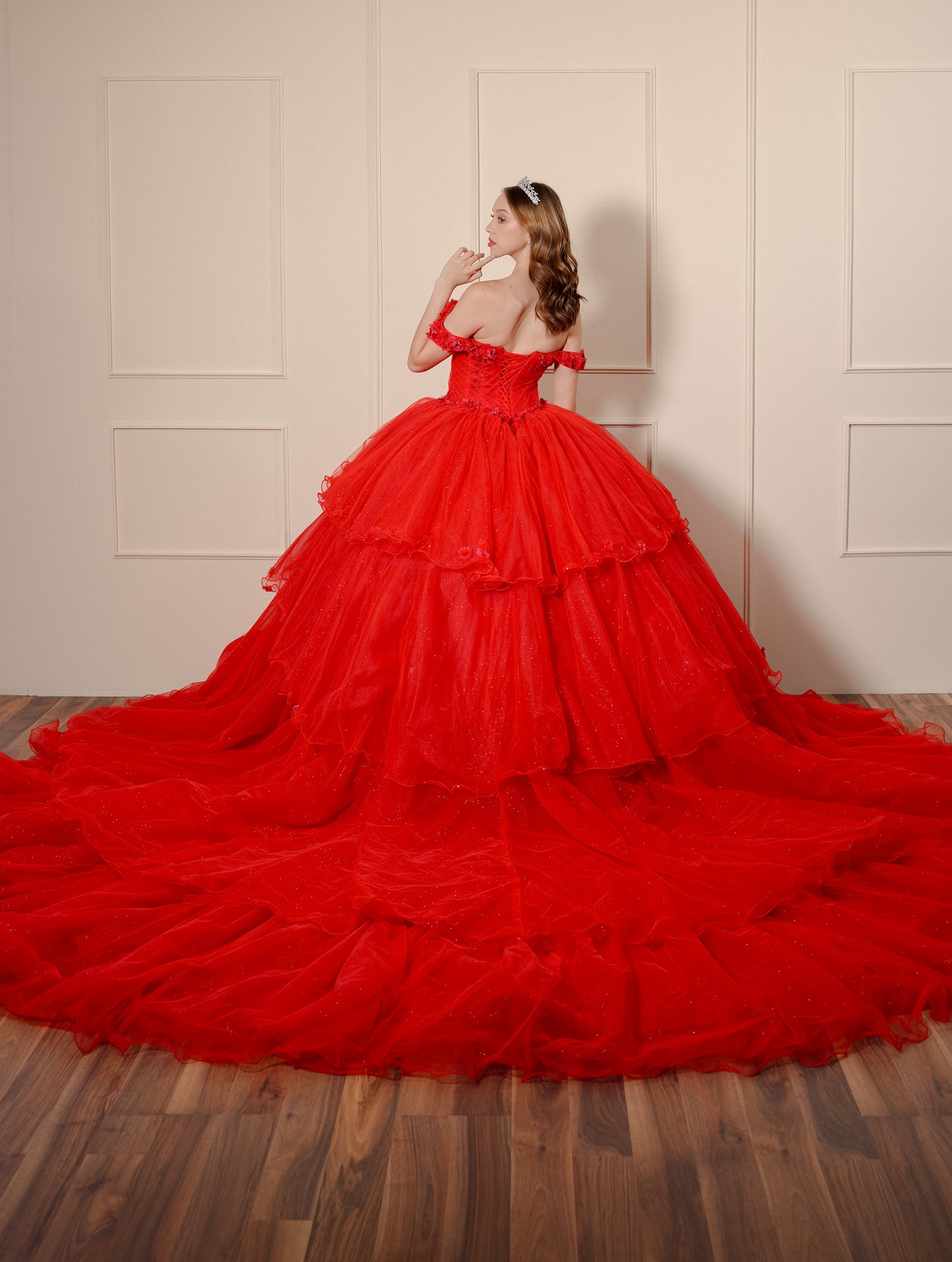 Vestido de XV Años Rojo con Flores y Manga Caída 2 en 1