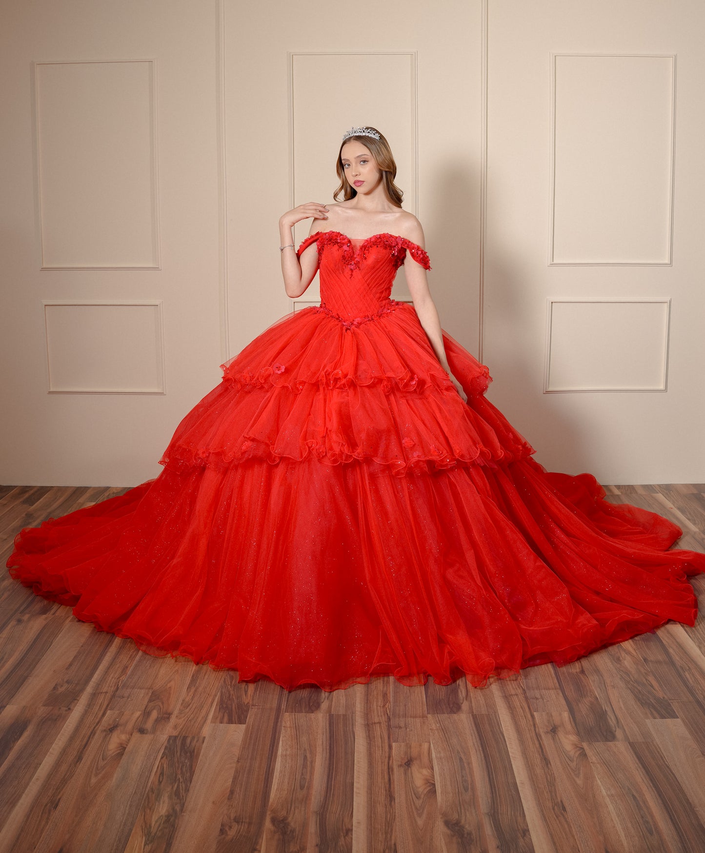 Vestido de XV Años Rojo con Flores y Manga Caída 2 en 1