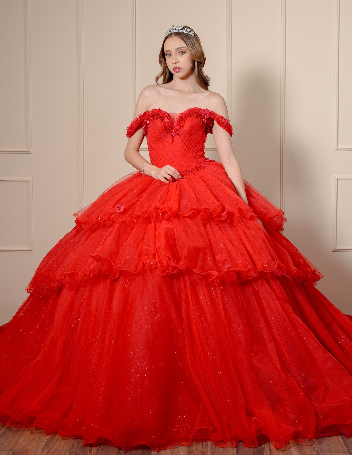 Vestido de XV Años Rojo con Flores y Manga Caída 2 en 1