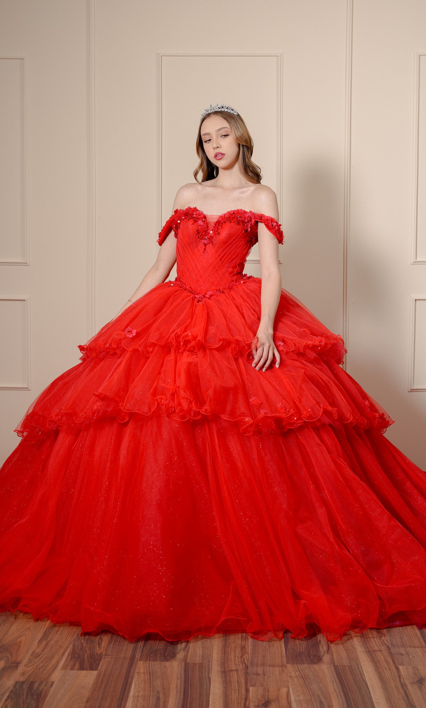 Vestido de XV Años Rojo con Flores y Manga Caída 2 en 1
