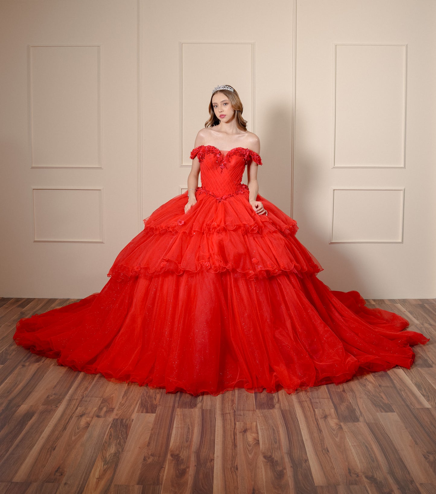 Vestido de XV Años Rojo con Flores y Manga Caída 2 en 1