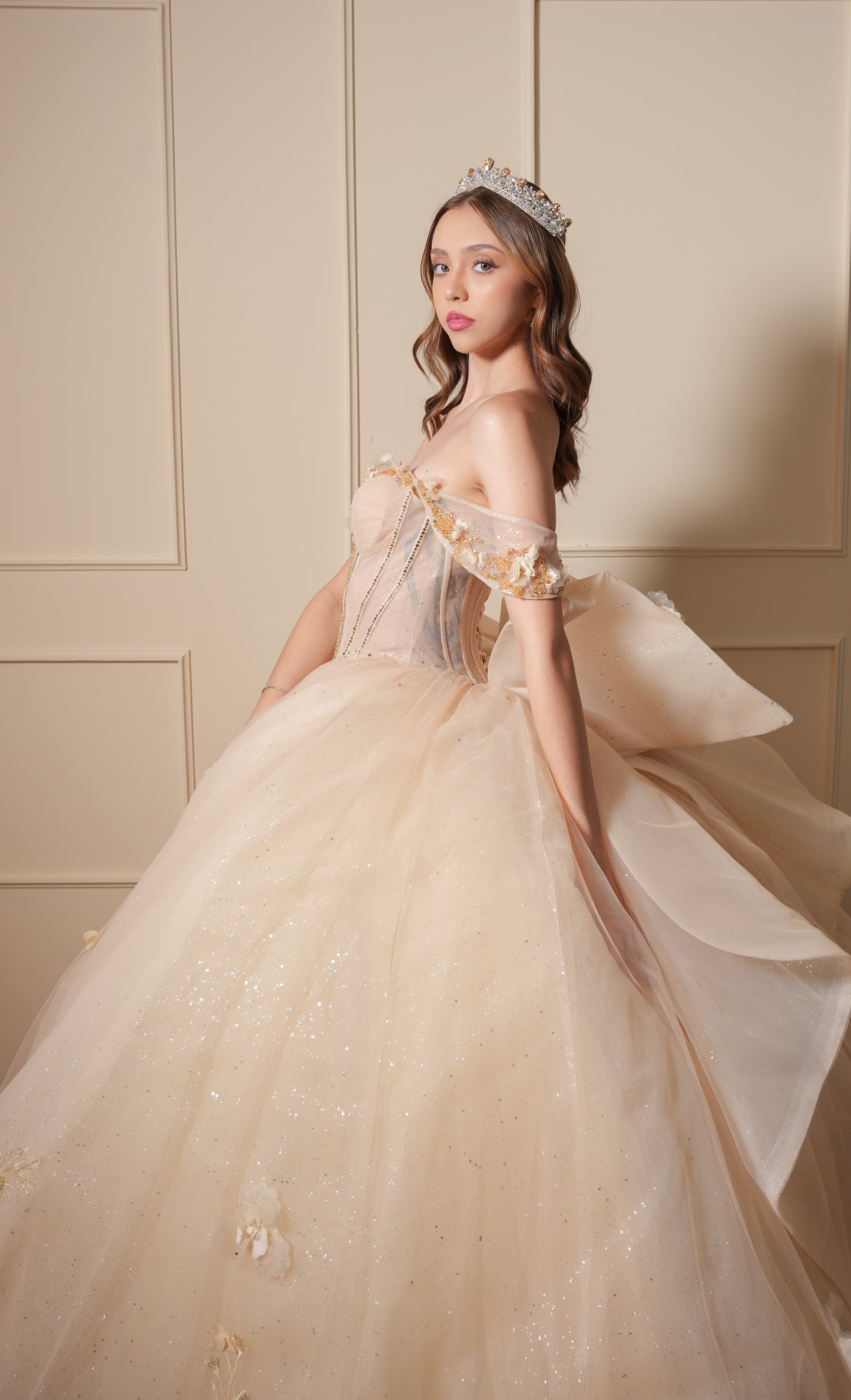 Vestido de XV años Dorado Pastel Flores en Corset y Falda con Moño