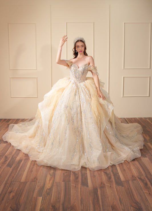 Vestido de XV Años Amarillo Pastel Pedrería con Falda Desplegable