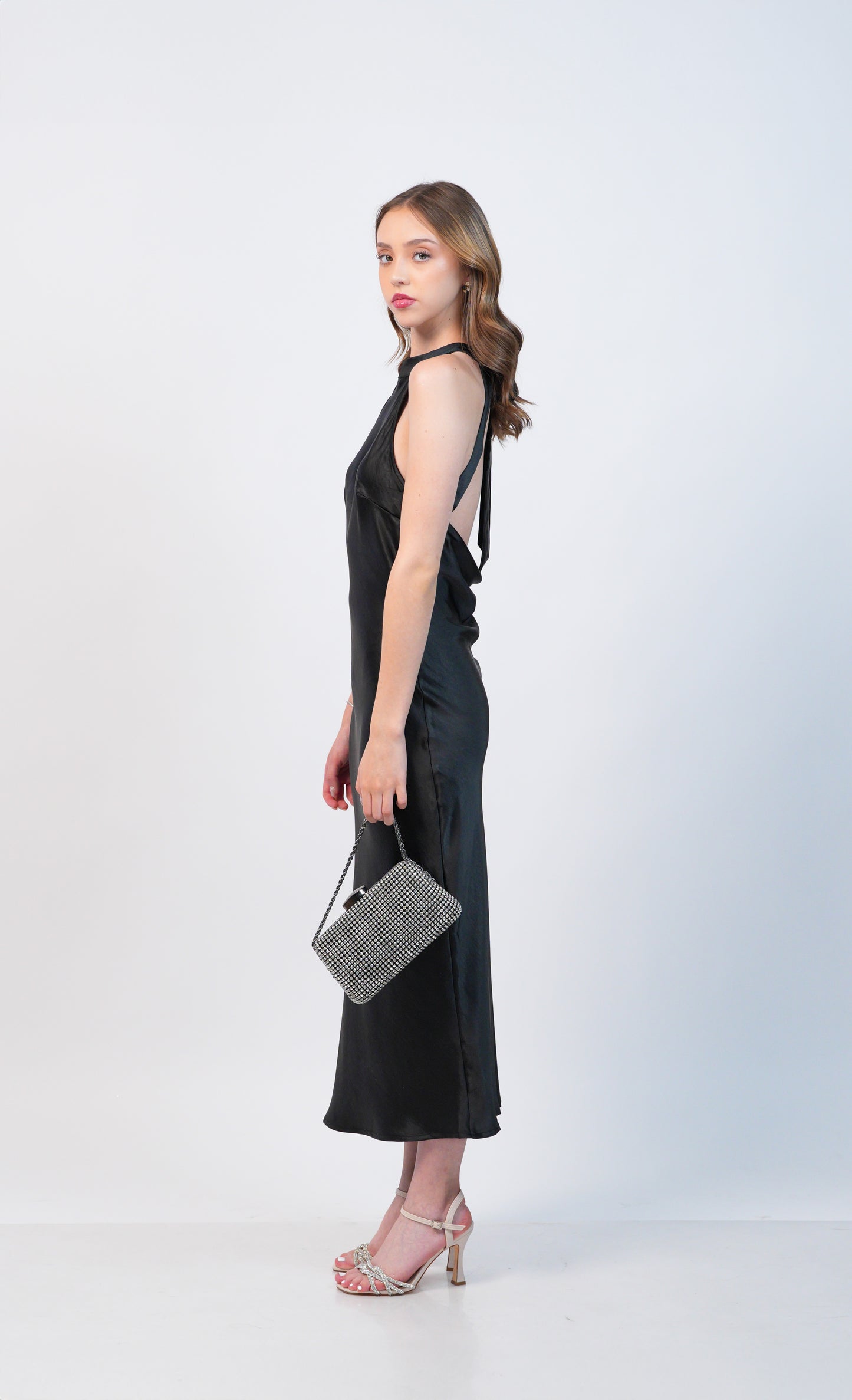 Vestido Negro Halter Escote Caido Midi