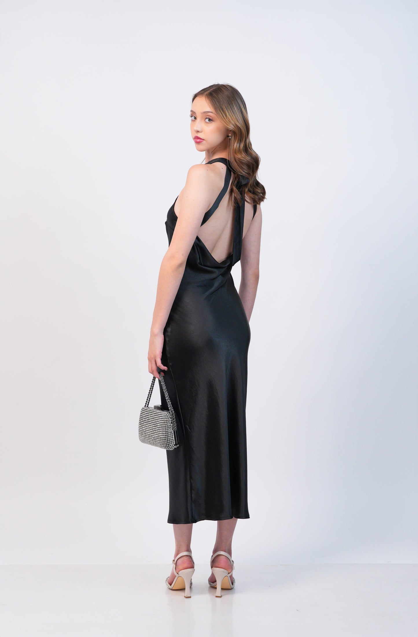 Vestido Negro Halter Escote Caido Midi