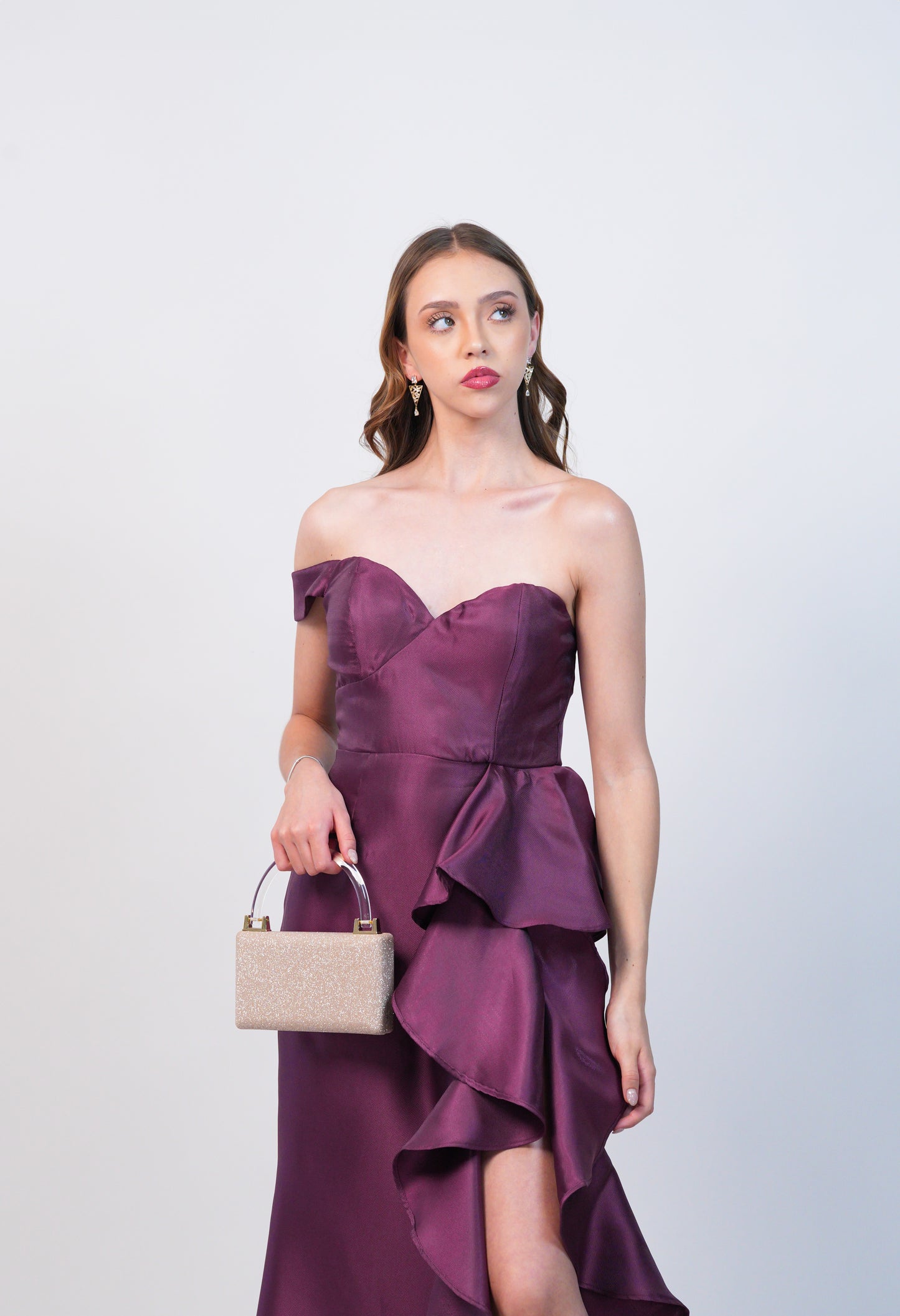 Vestido Uva una Manga Caida Plizado