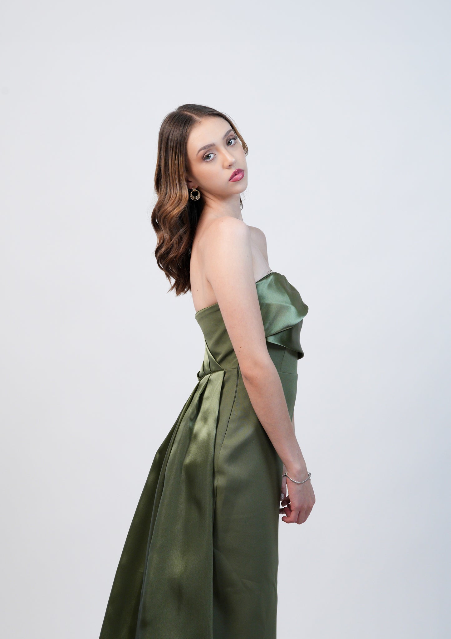 Vestido Verde Olivo Straple Estola Atras
