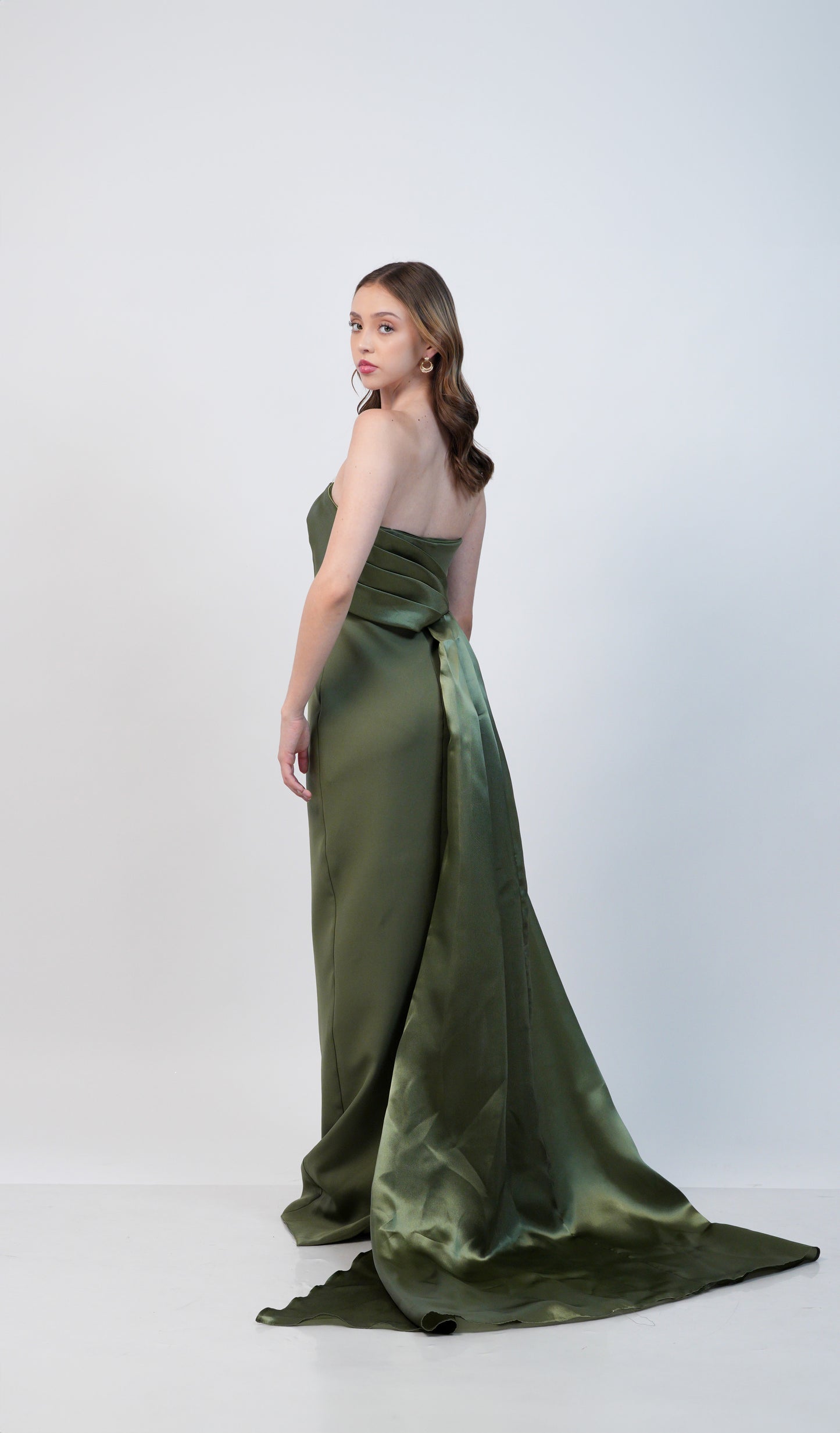 Vestido Verde Olivo Straple Estola Atras