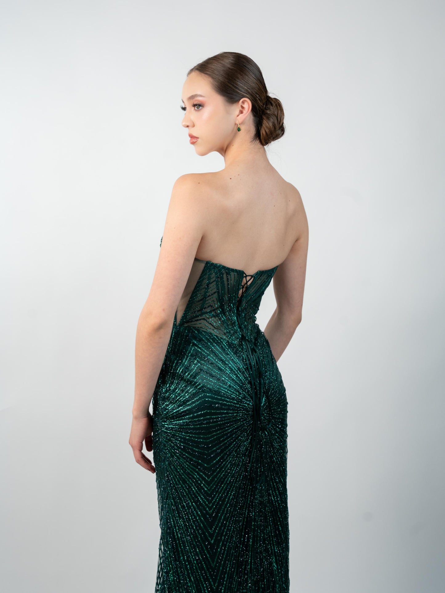 Vestido Verde Esmeralda Straple Brilloso Cadenas en Copas