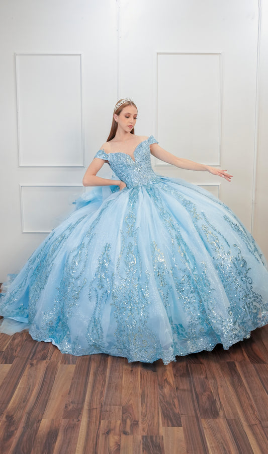 Vestido de XV años Celeste Con Glitter Plateado Manga Campesina