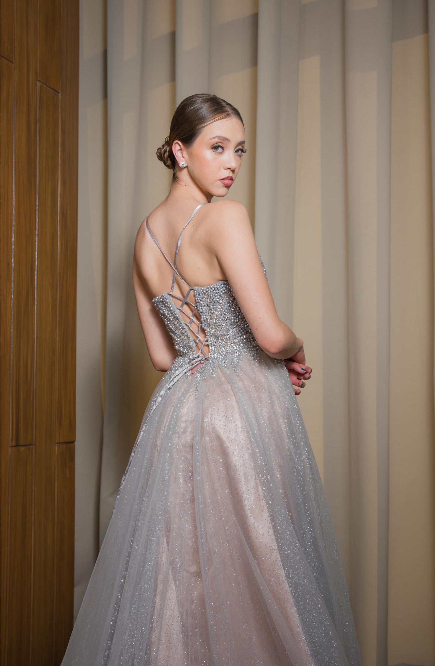 Vestido Nude Con Plateado Perlas En Corset Corte Princesa
