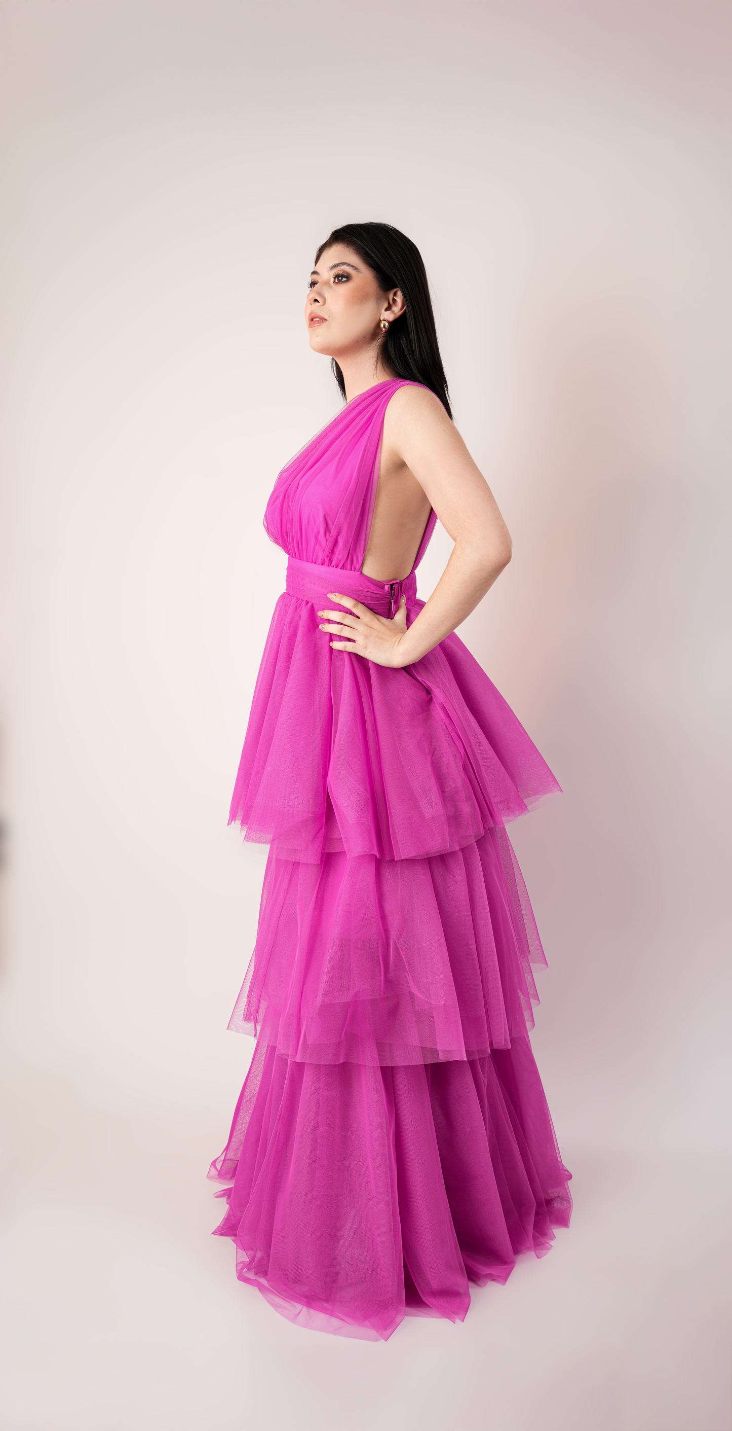 Vestido De Un Hombro Y Olanes De Tul