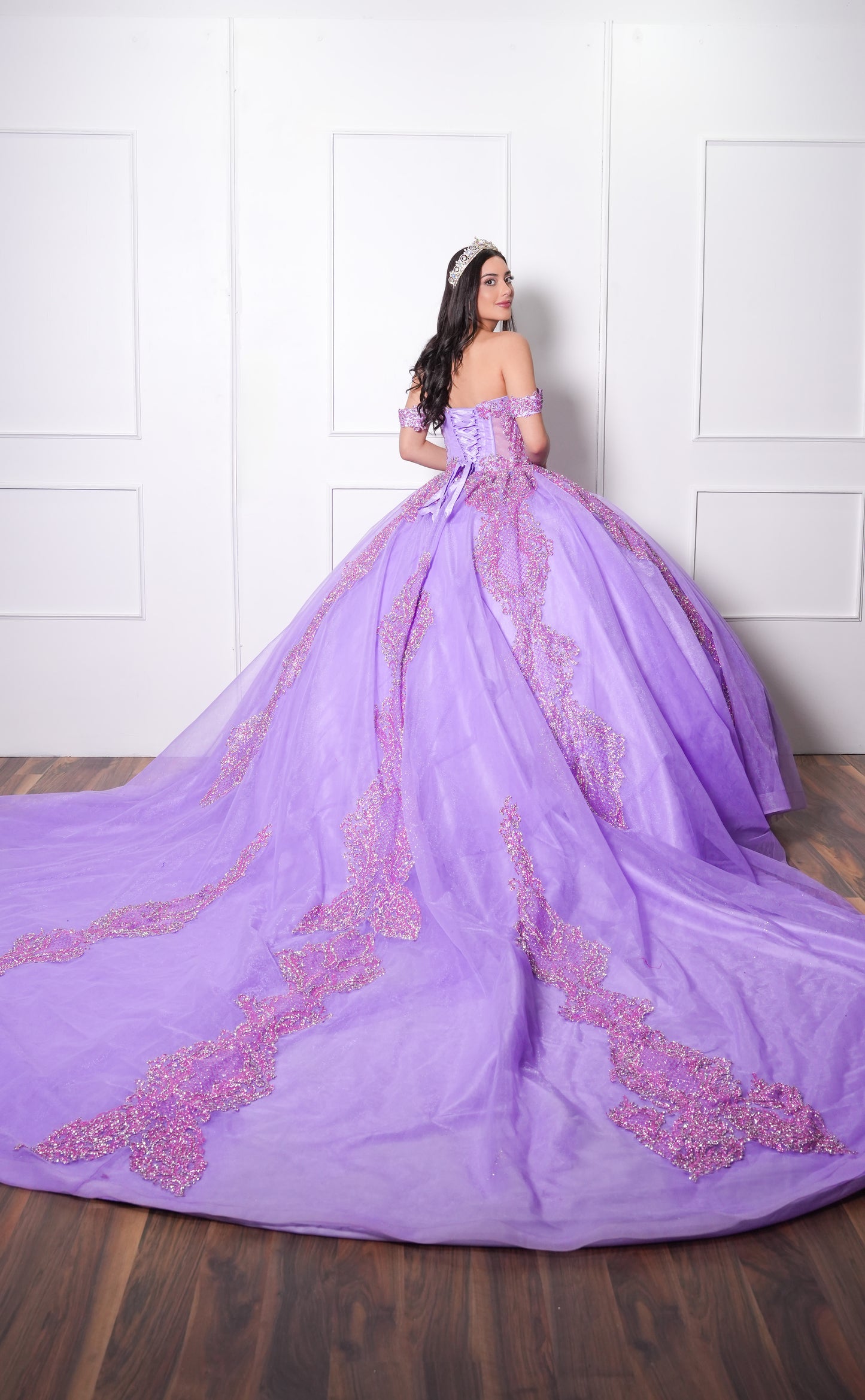 Vestido de XV Años Morado de Glitter y Mangas Campesinas