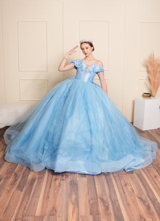 Vestido de XV Años Azul con Flores en Falda y Perlas Tornasol en Escote