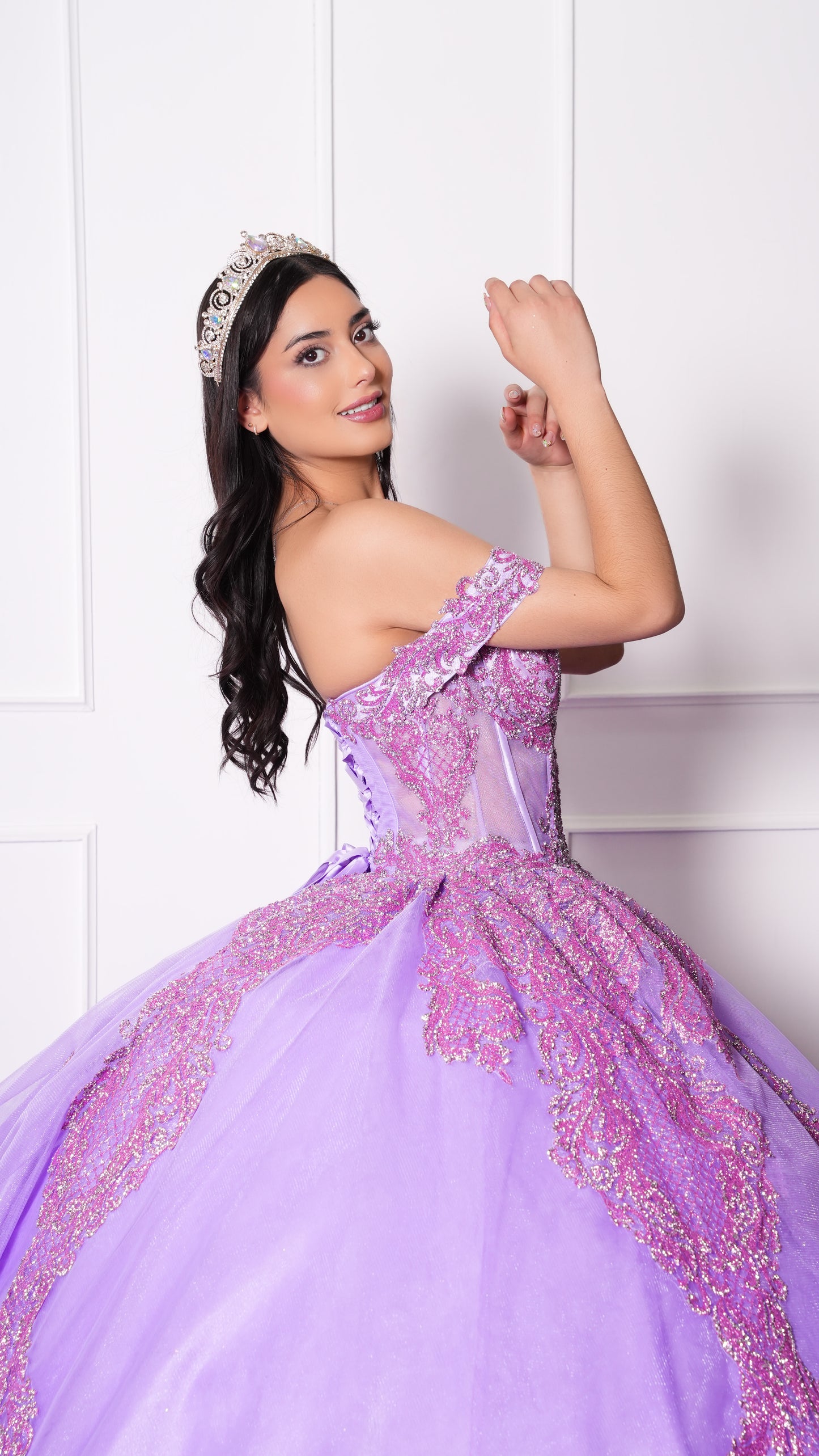 Vestido de XV Años Morado de Glitter y Mangas Campesinas