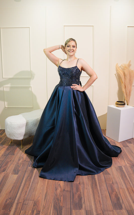 Vestido Azul Marino Con Pedrería Corte A Moño