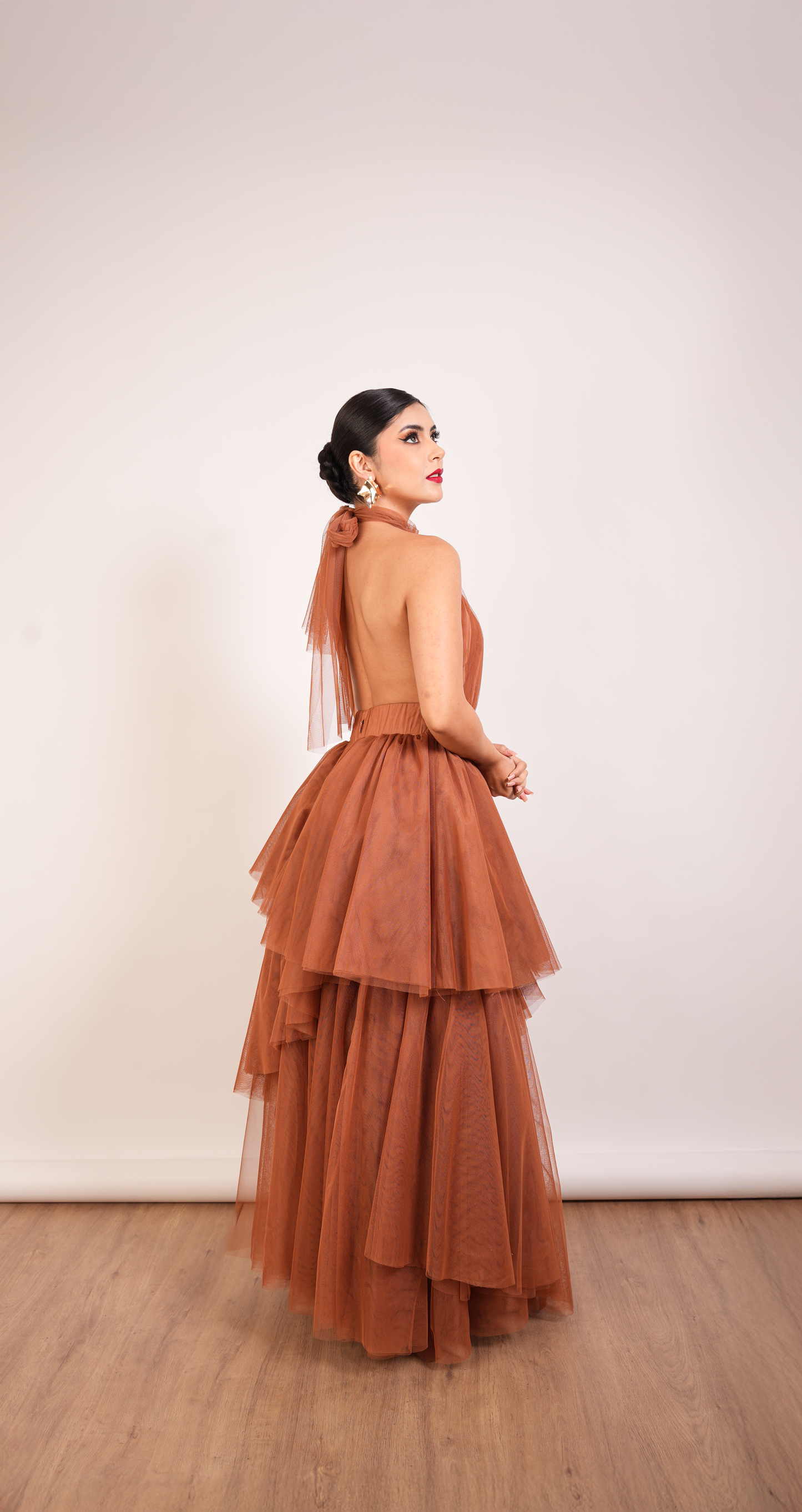 Vestido Cobre Halter Y Olanes De Tul