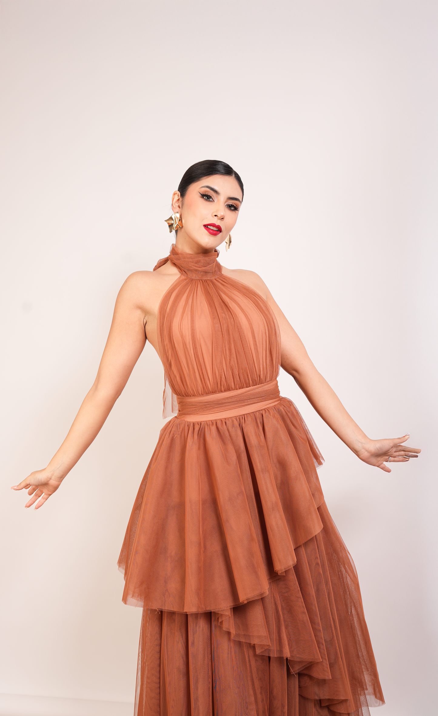 Vestido Cobre Halter Y Olanes De Tul
