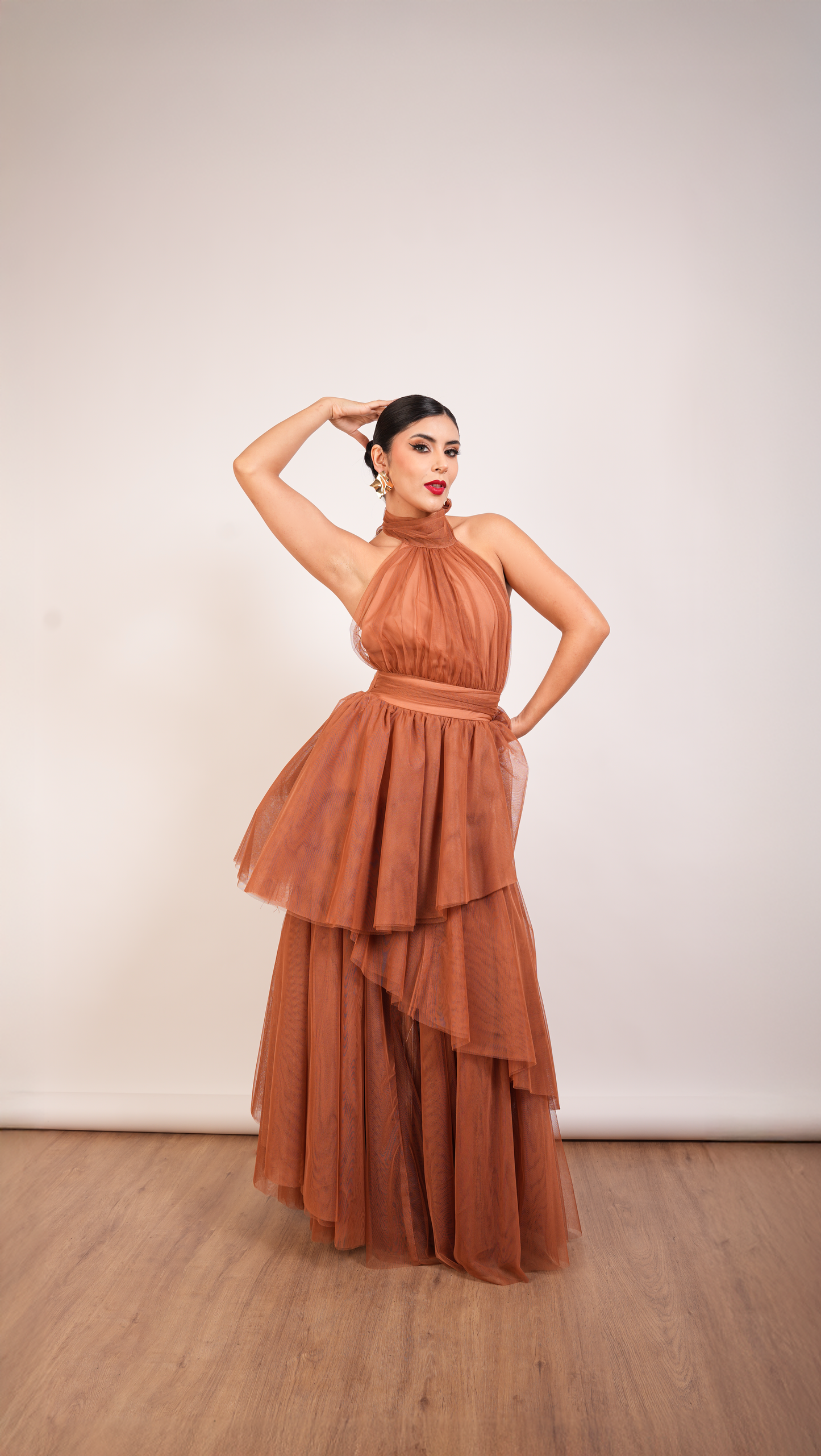 Vestido Cobre Halter Y Olanes De Tul