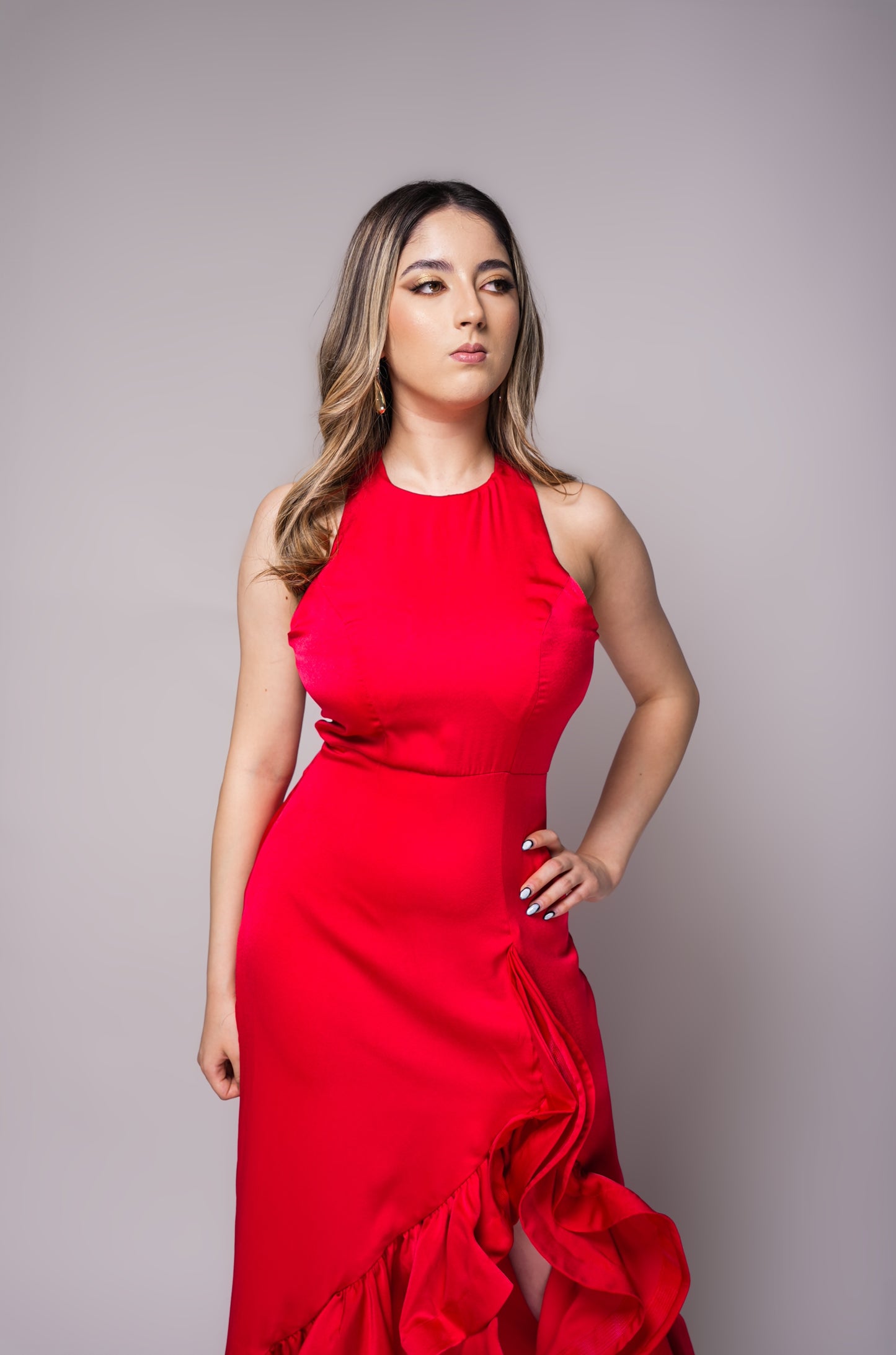 Vestido Rojo Halter Olanes En Falda