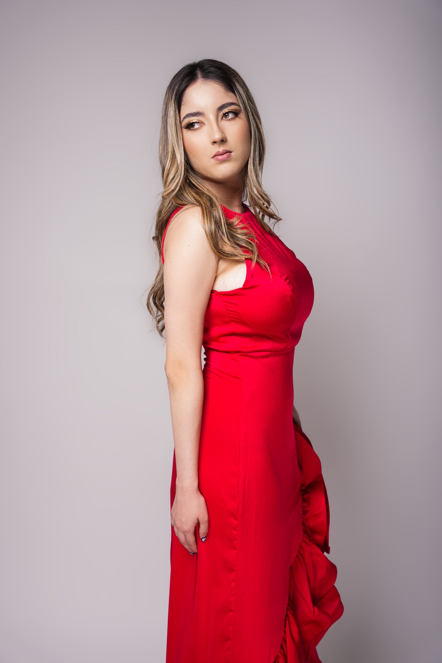 Vestido Rojo Halter Olanes En Falda
