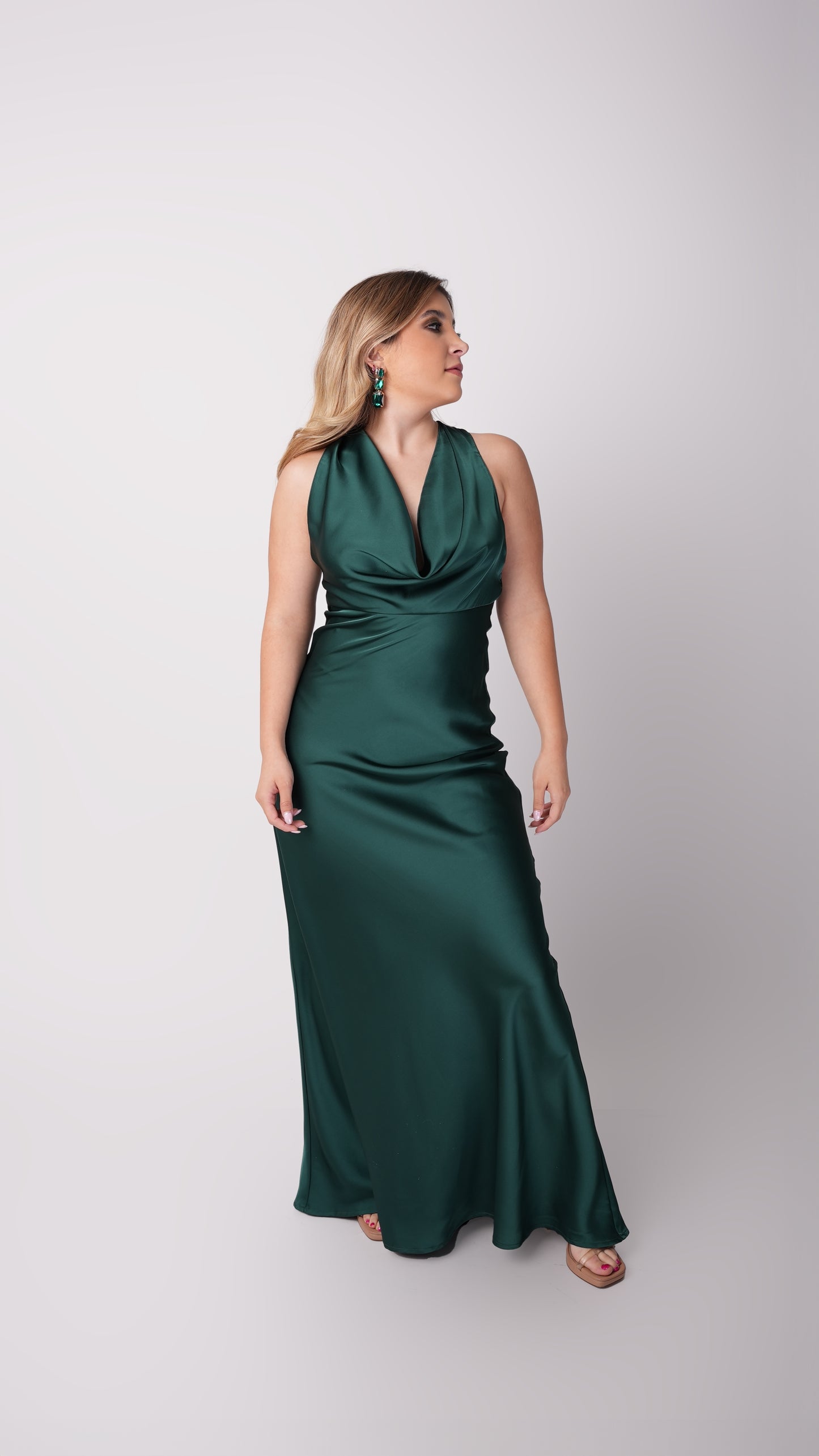Vestido Satin Escote Caido Espalda Descubierta