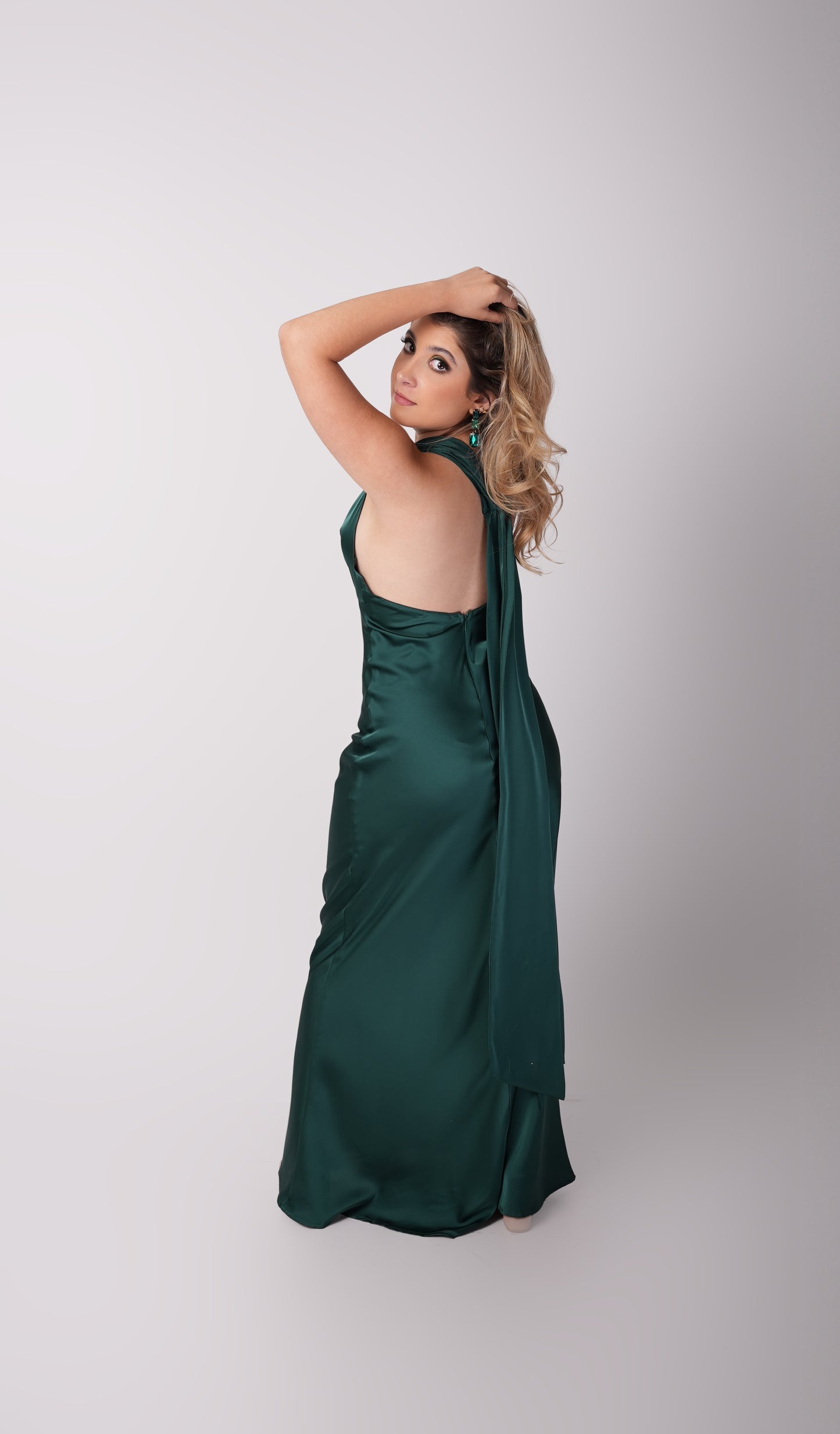 Vestido Satin Escote Caido Espalda Descubierta