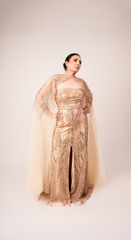 Vestido Beige Con Estampado Y Capa