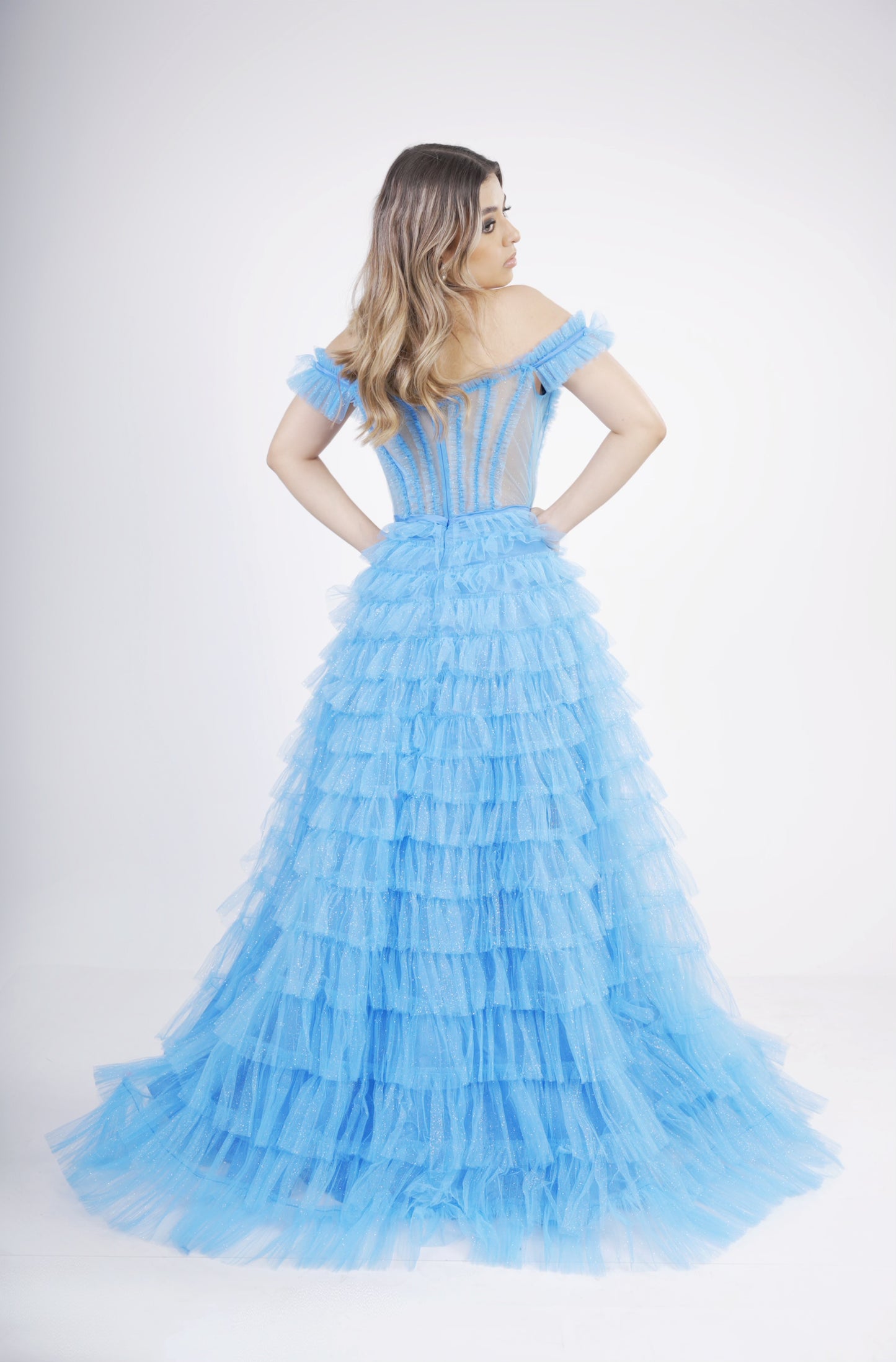 Vestido Con Olanes En Tablones Brilloso