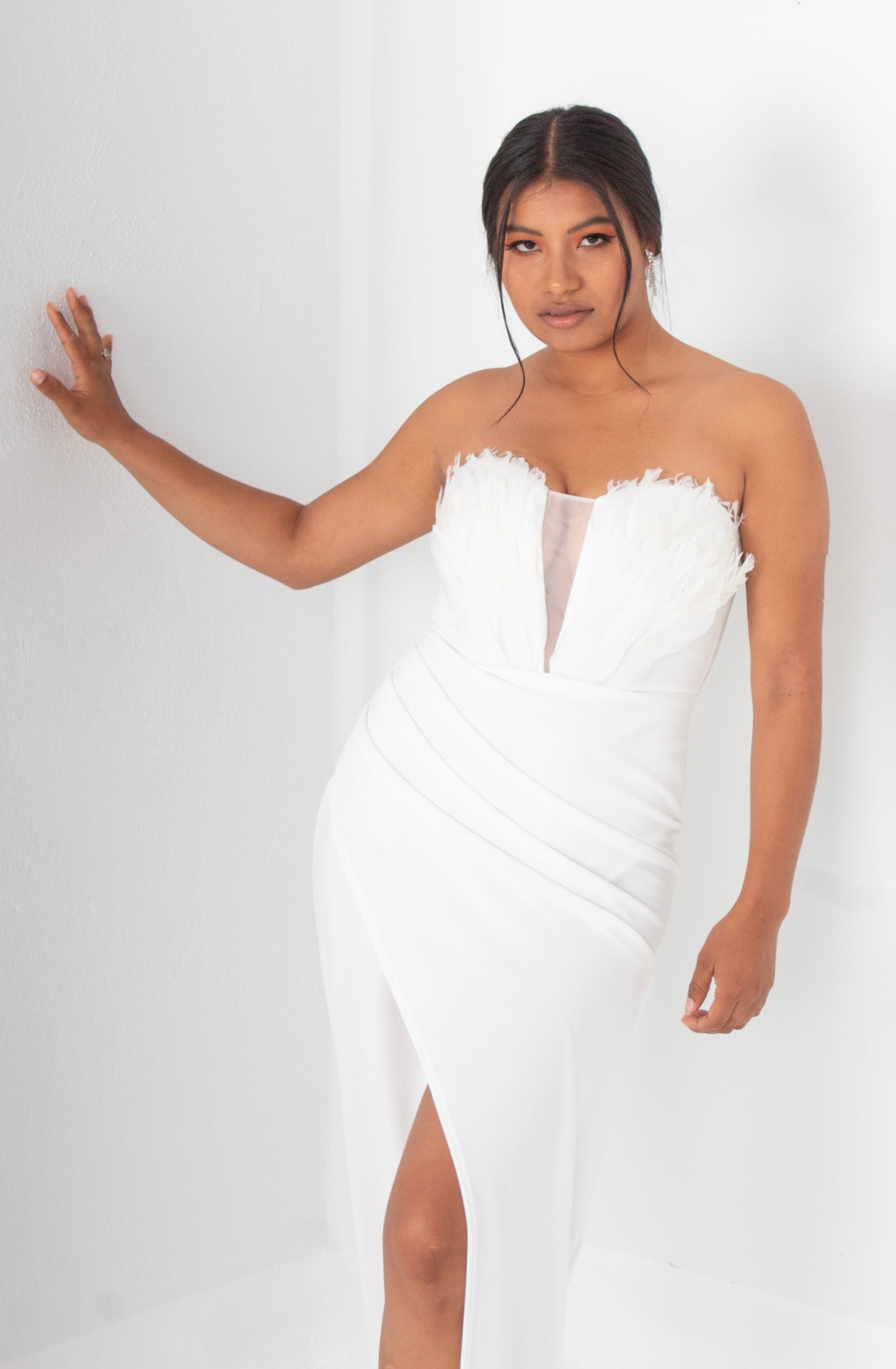 Vestido Plumas Pecho