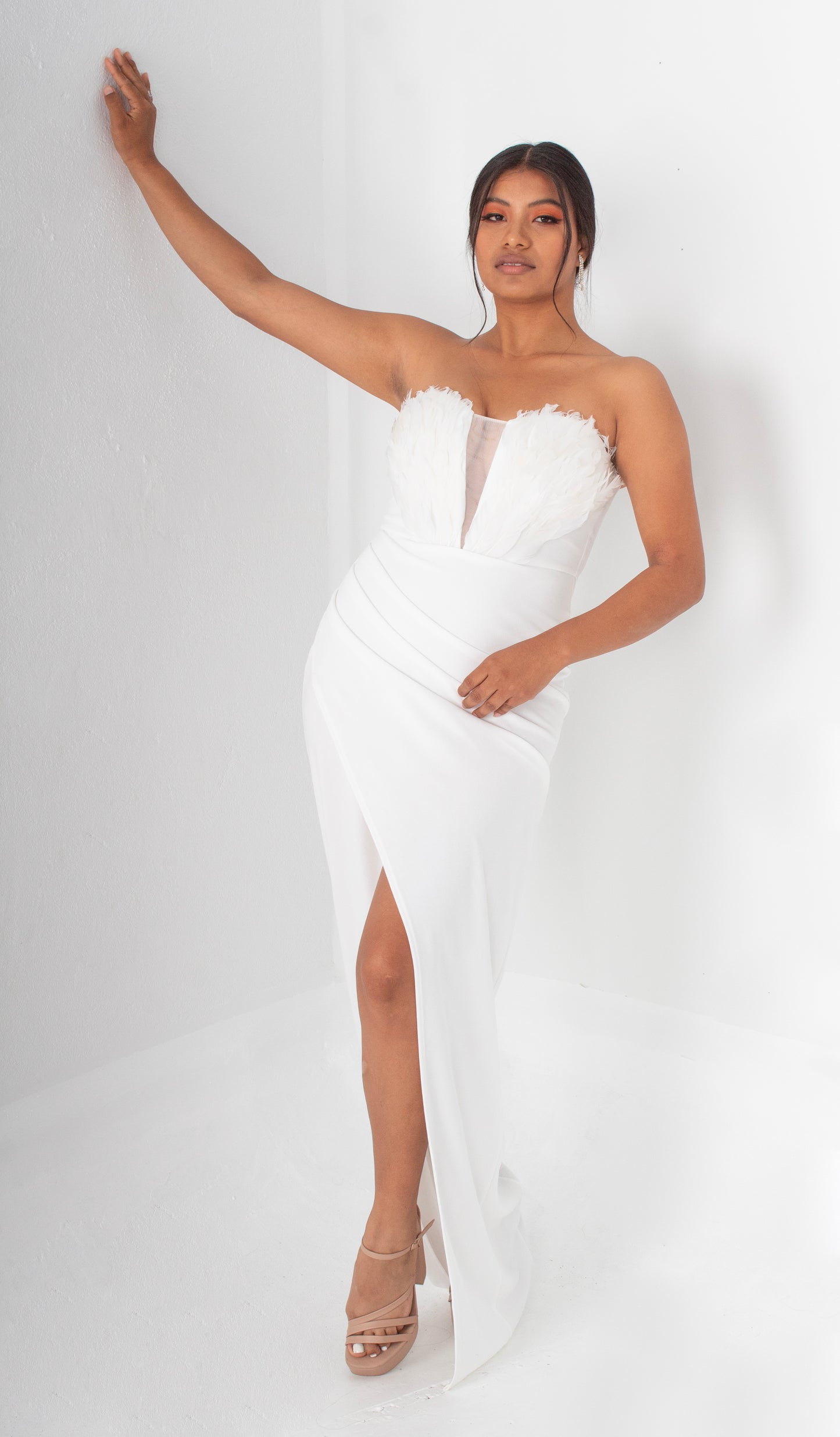 Vestido Plumas Pecho