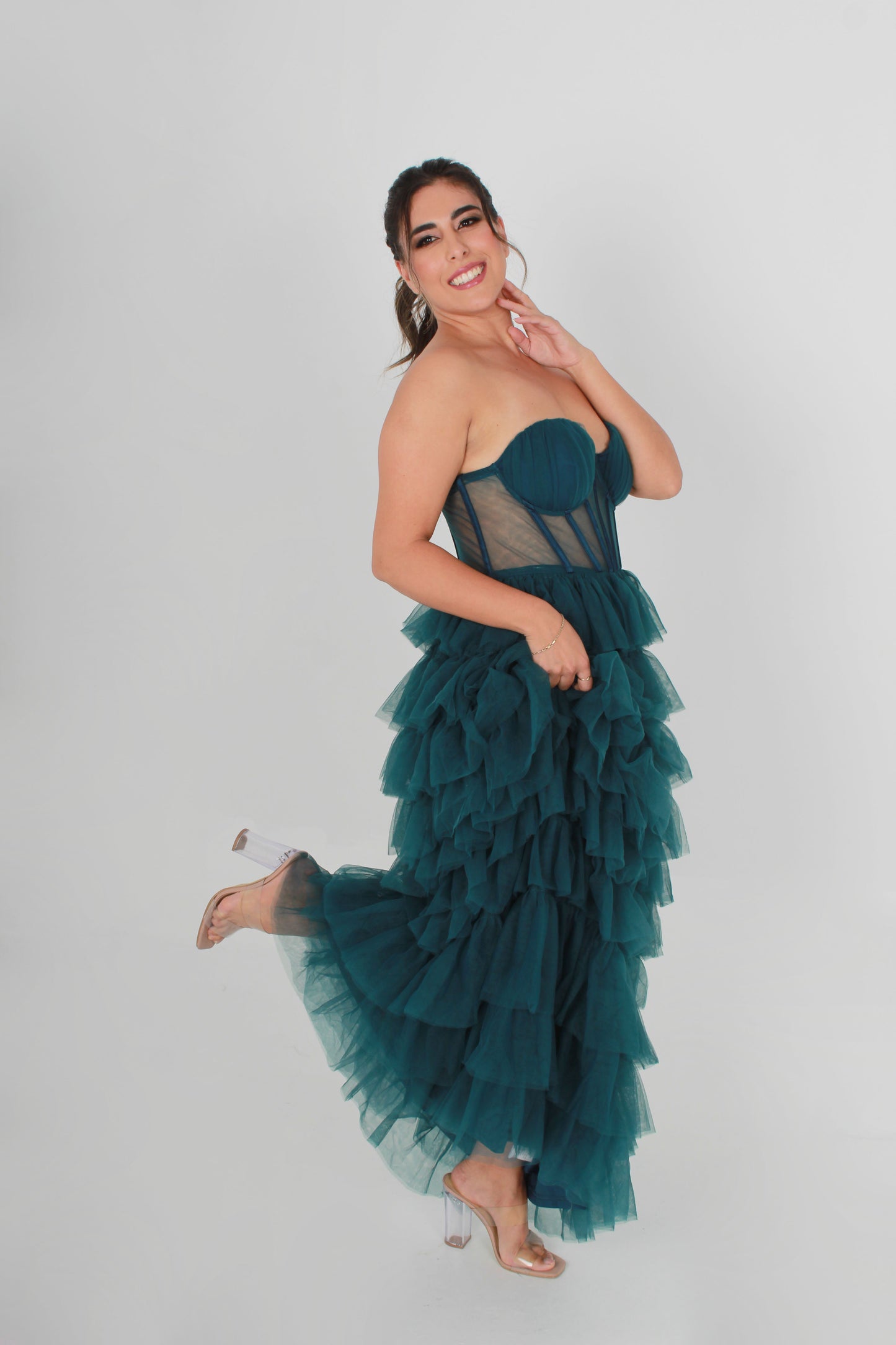 VESTIDO ESTRAPLE OLANES TRANSPARENCIA EN ABDOMEN