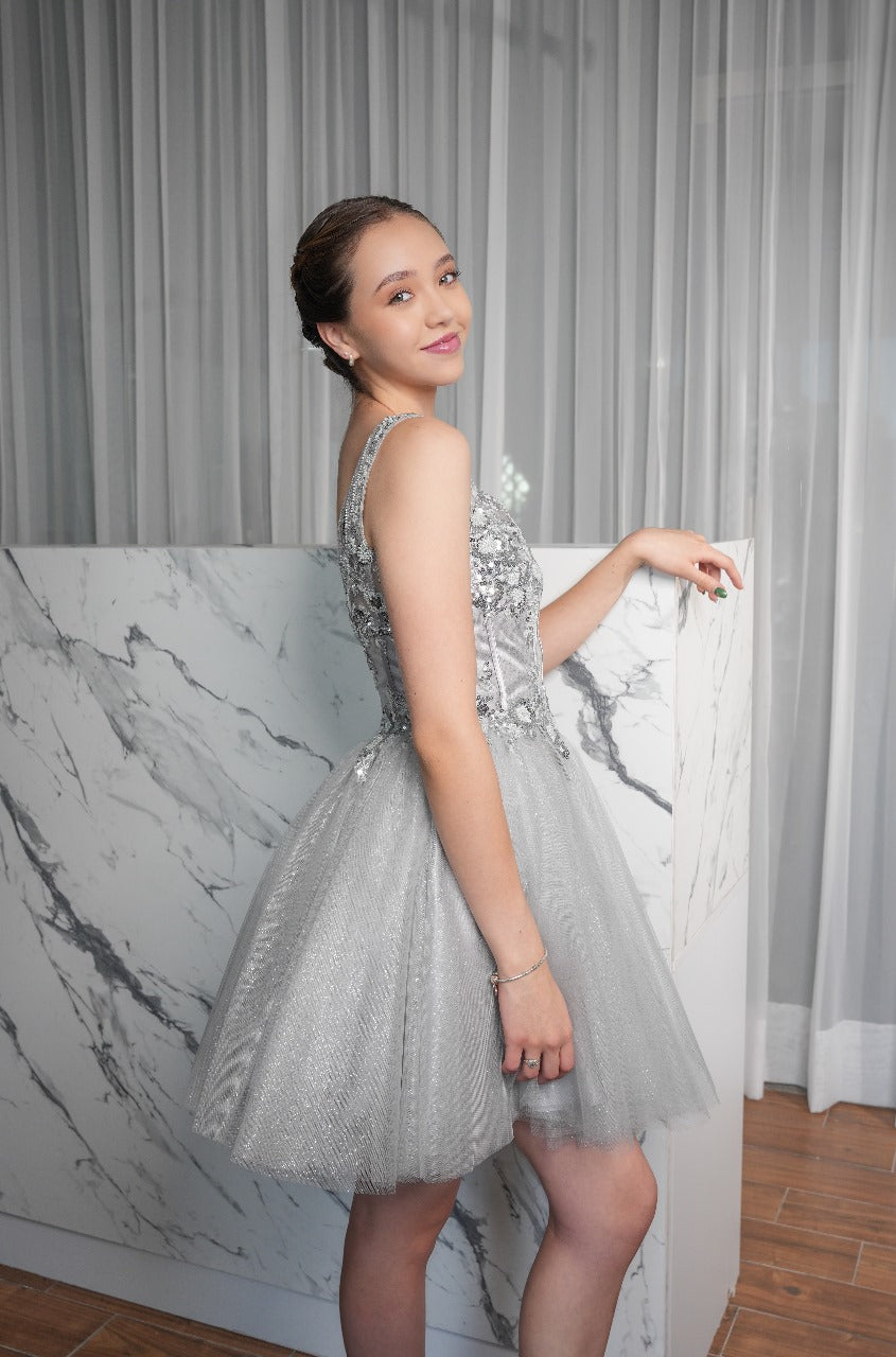 Vestido XV Años Gris Lentejuela Tirante Grueso Corto