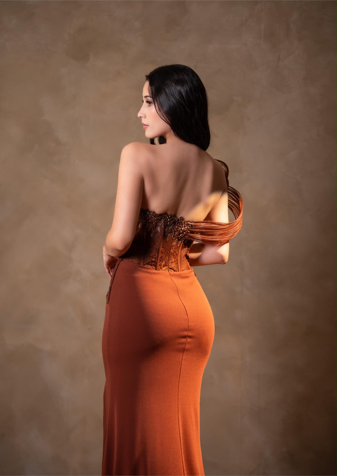 Vestido Cafe Falda Lisa Escote Estructurado