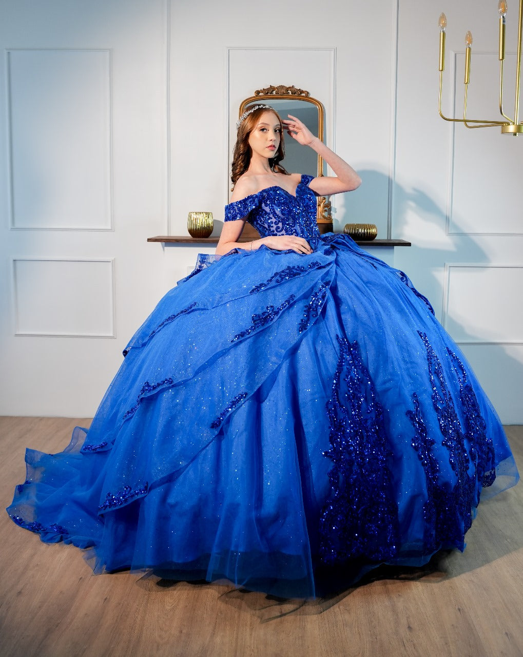 Vestido de XV años Azul Rey Lentejuela y Olanes Manga Campesina