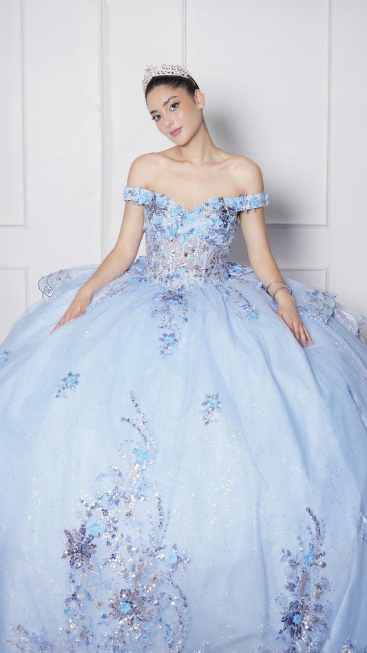 Vestido de XV Años Azul Cielo Flores y Pedrería en Pecho Mangas Campesinas (Renta)