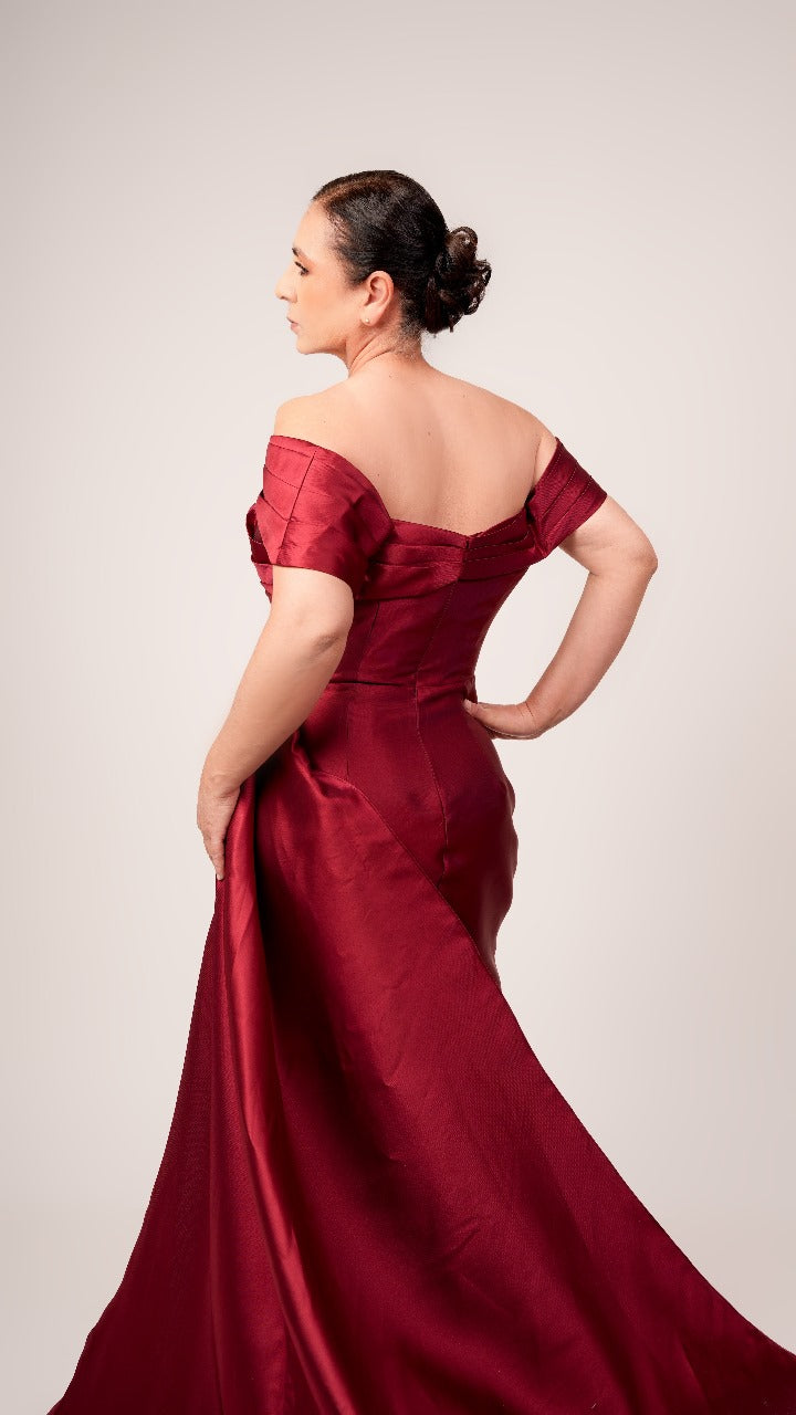 Vestido Borgoña Manga Caida Detalle En Pliegue Con Estola