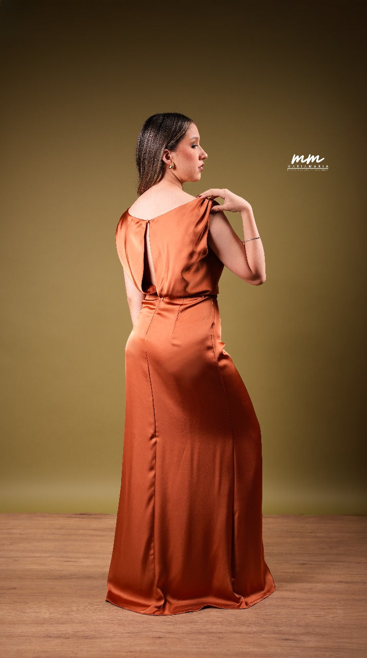 Vestido Cobre Satinado De Tirantes Gruesos Y Abertura En Pierna