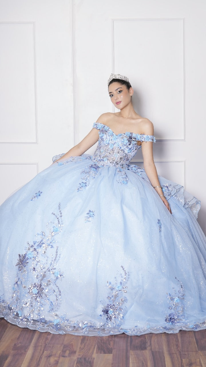 Vestido de XV Años Azul Cielo Flores y Pedrería en Pecho Mangas Campesinas