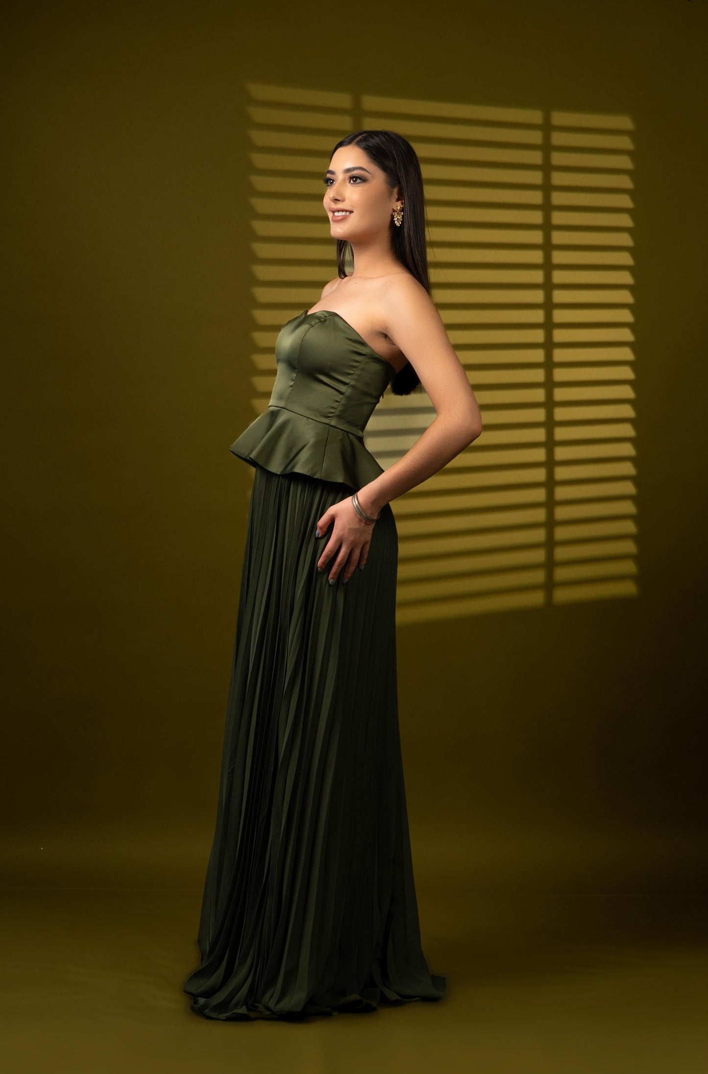 Vestido Verde Olivo Corset Straple Falda De Tablones