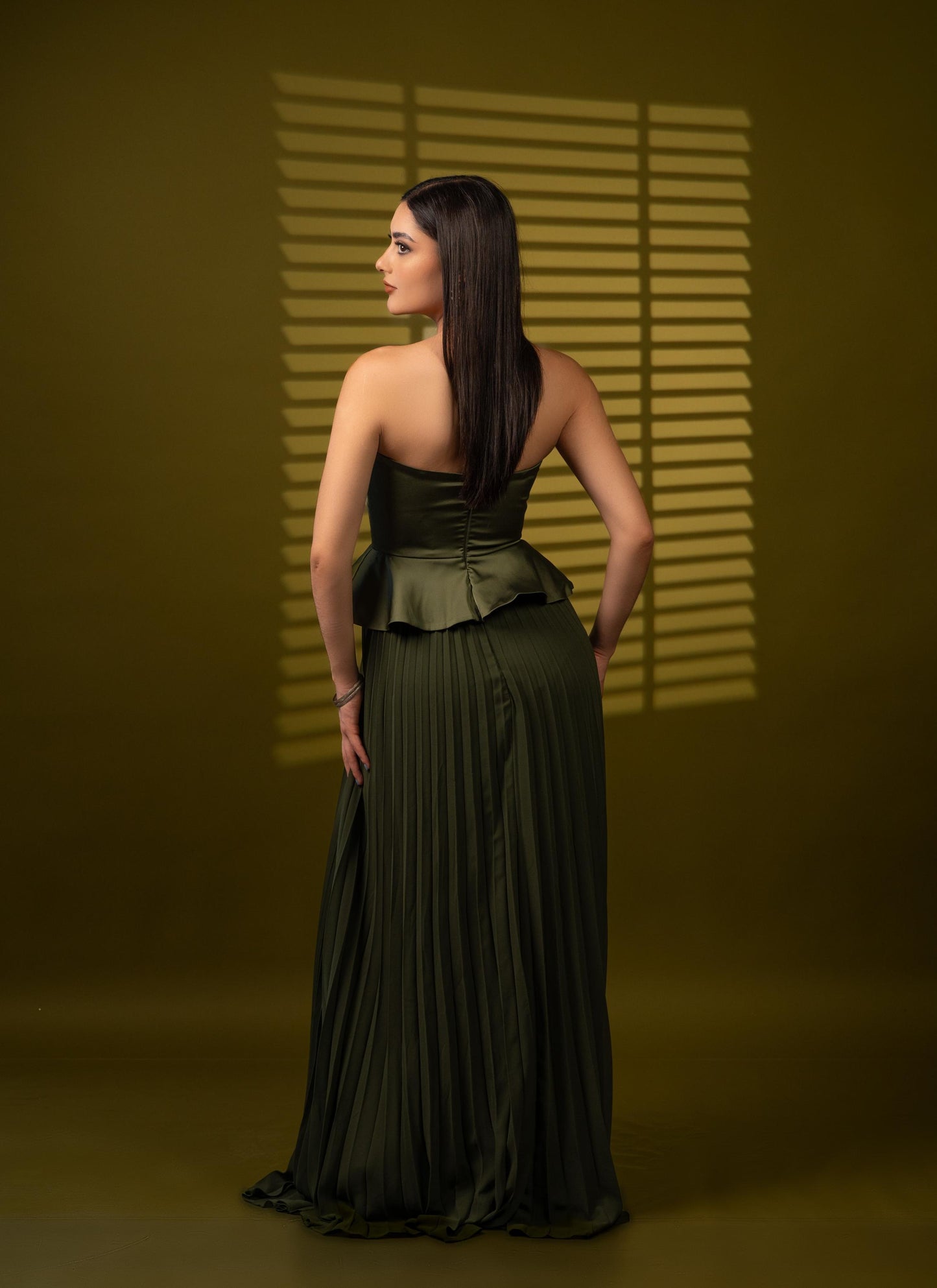 Vestido Verde Olivo Corset Straple Falda De Tablones