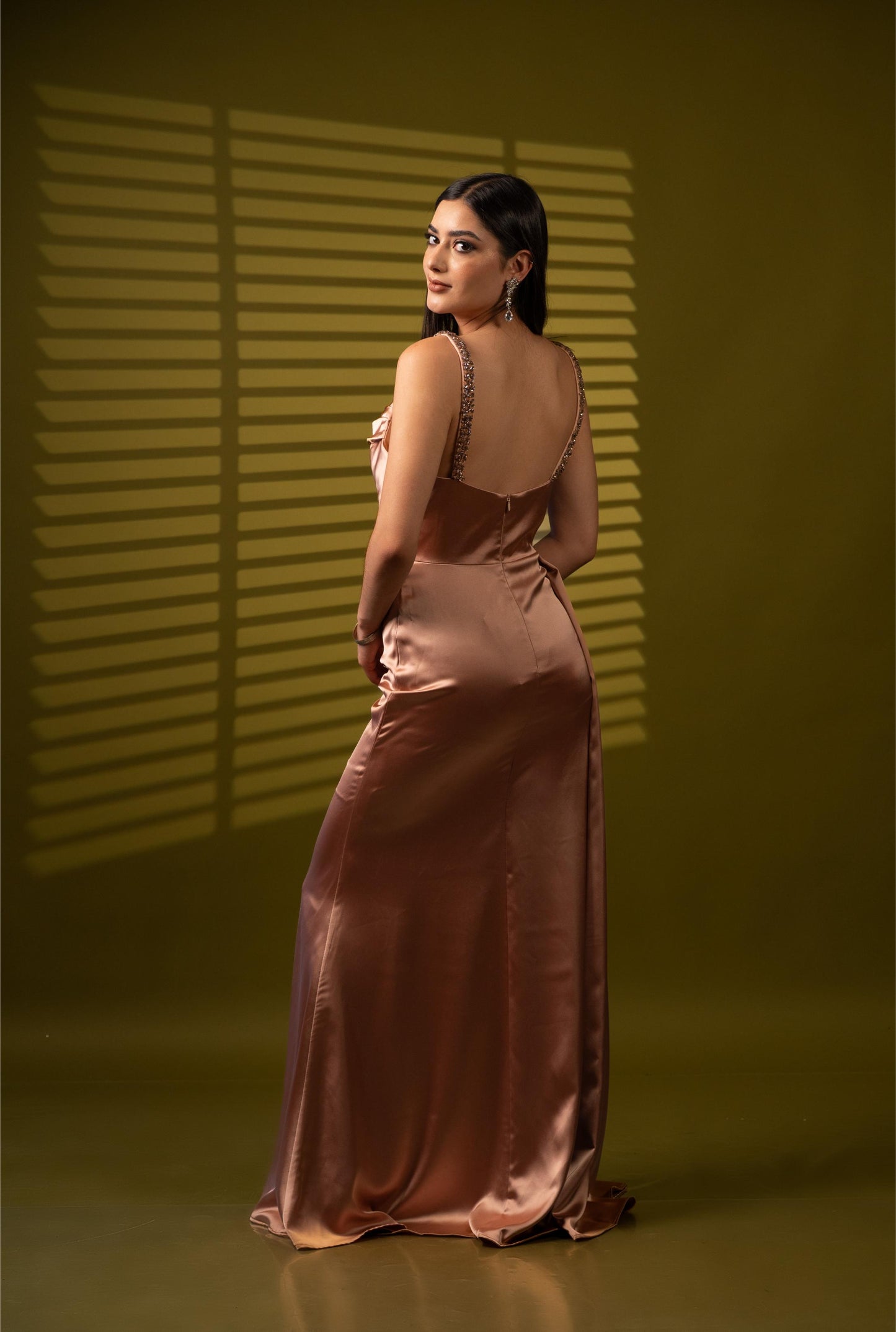 Vestido Rosa Palo Tirantes Con Piedras Y Liso Con Estola